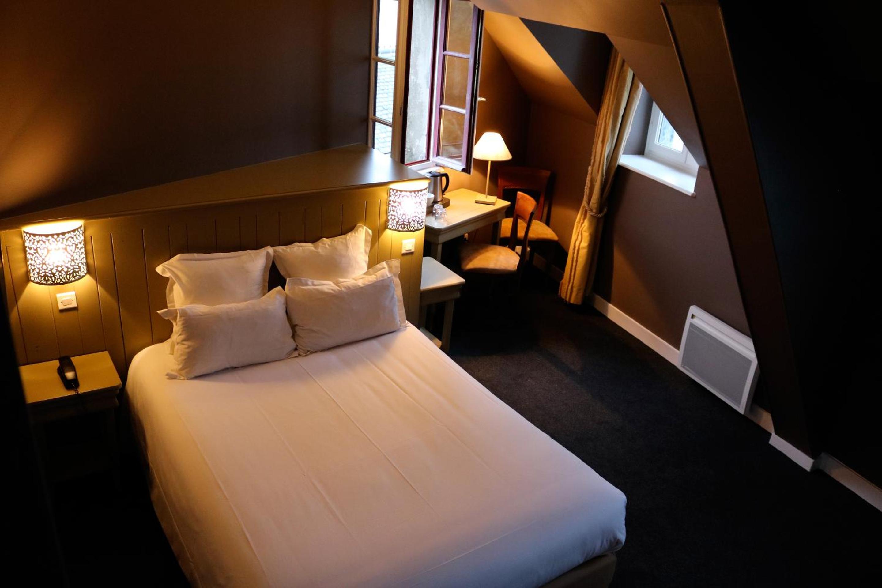 Double Room with views of Mont-Saint-Michel Bay - HIstorical Inn - Photo 4
