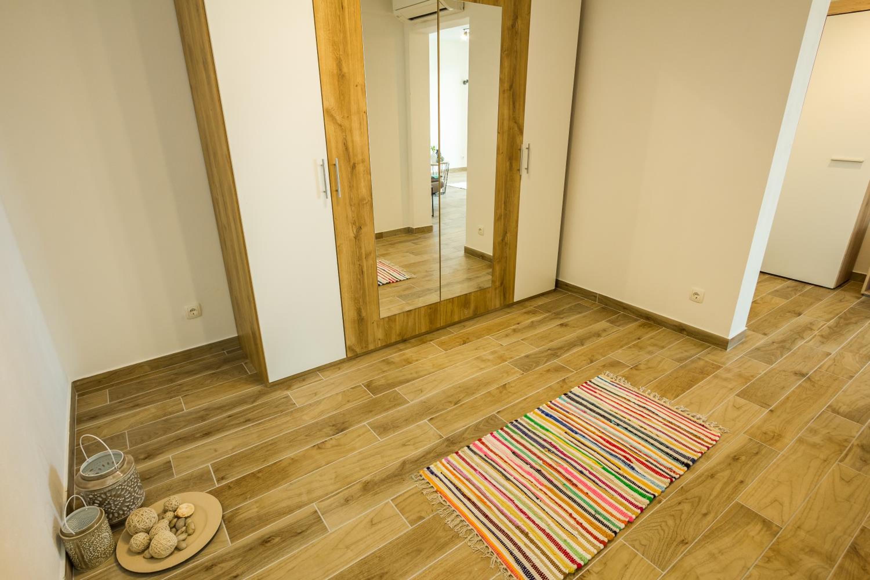 One-Bedroom Apartment - Photo 5
