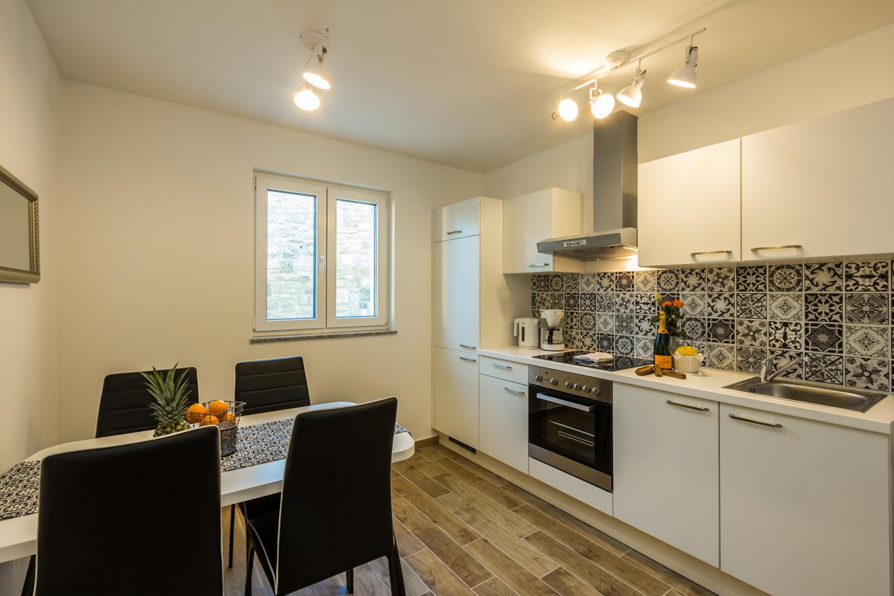 One-Bedroom Apartment - Photo 3