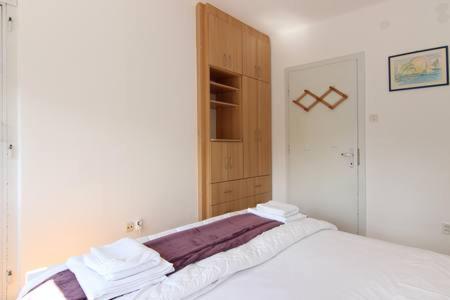 One-Bedroom Apartment - Photo 8