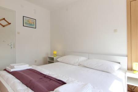 One-Bedroom Apartment - Photo 9