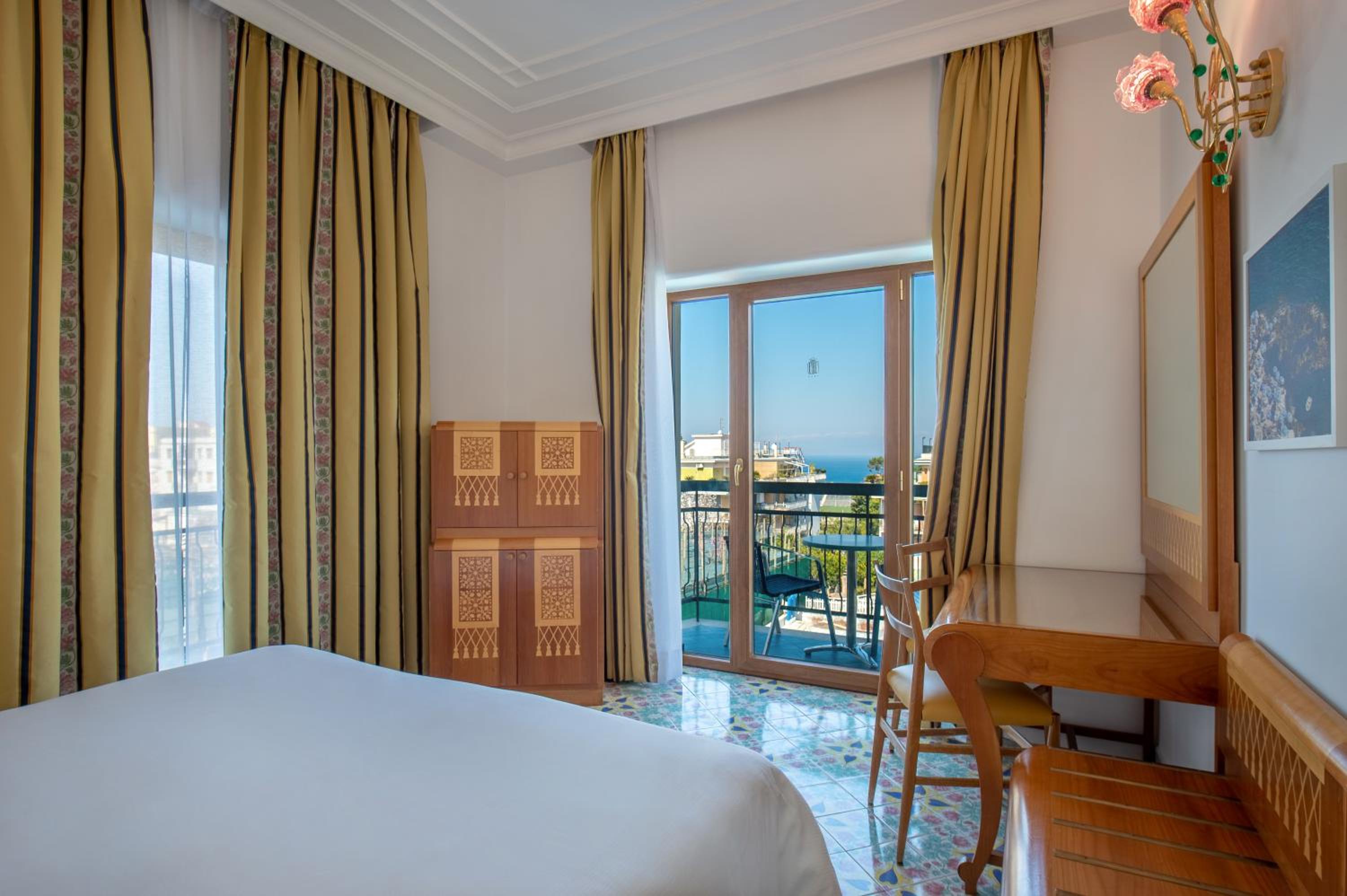 Classic Double Room with Sea View and Balcony - Photo 1