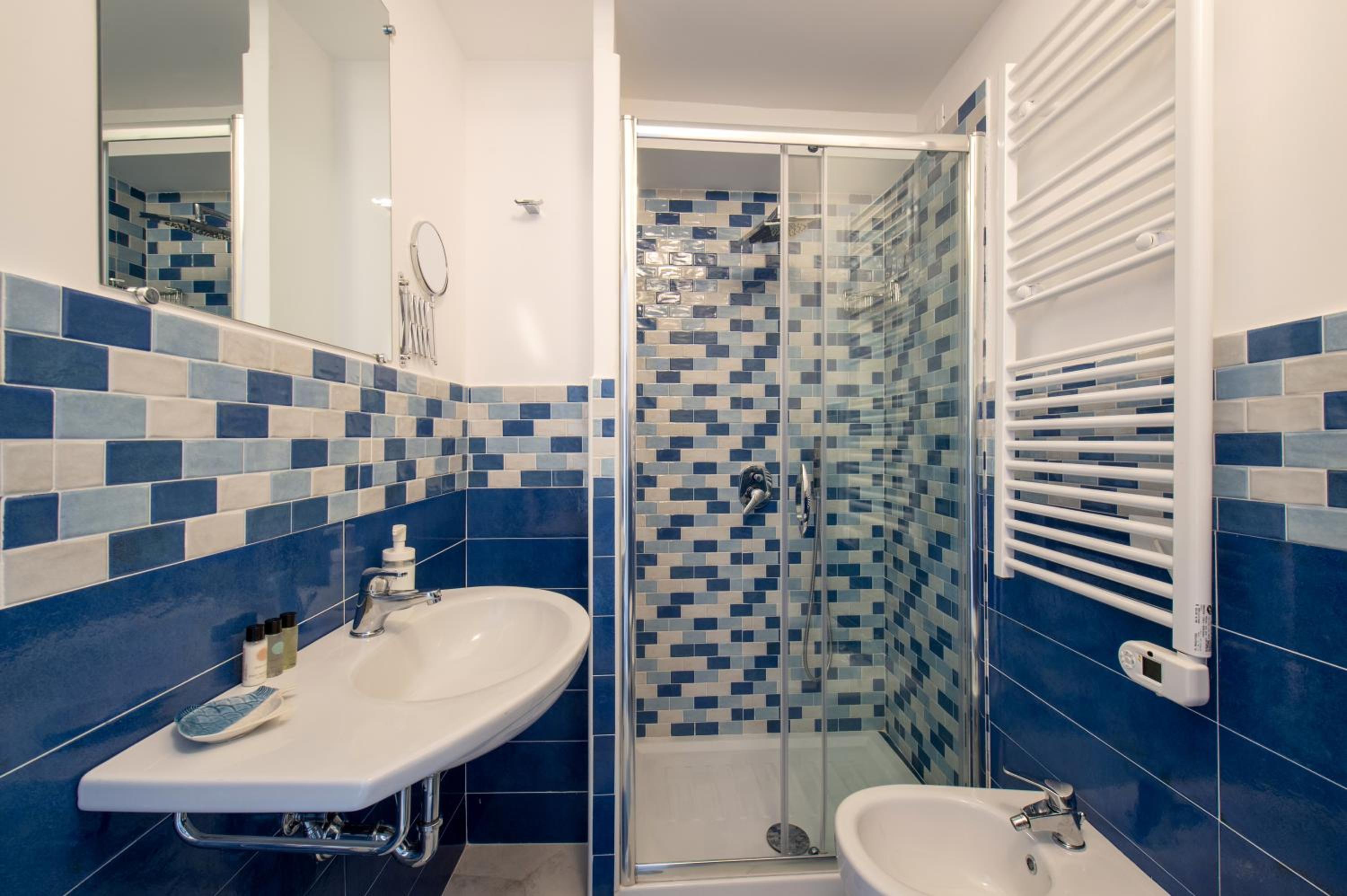 Deluxe Double Room with Balcony and Sea View - Photo 4