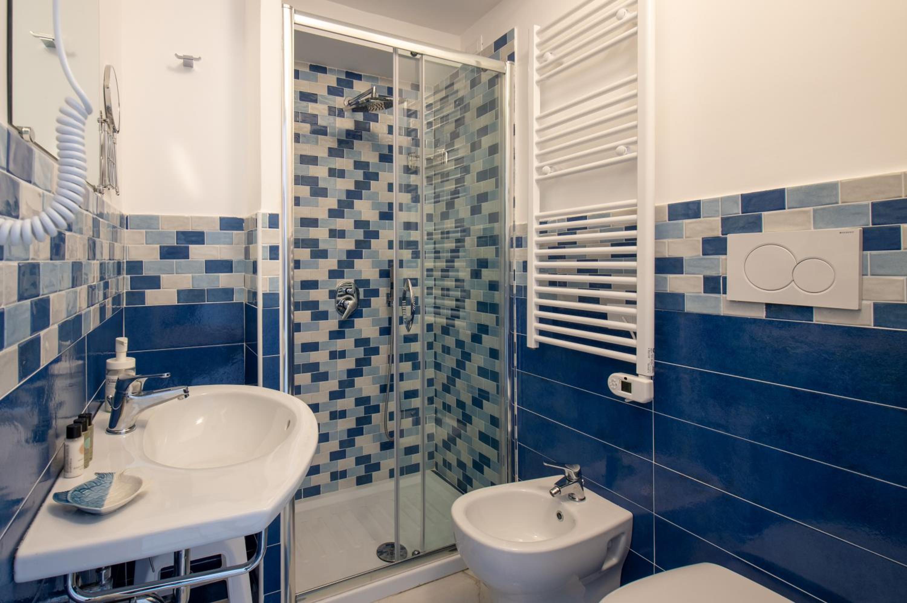 Deluxe Double Room with Balcony and Sea View - Photo 3
