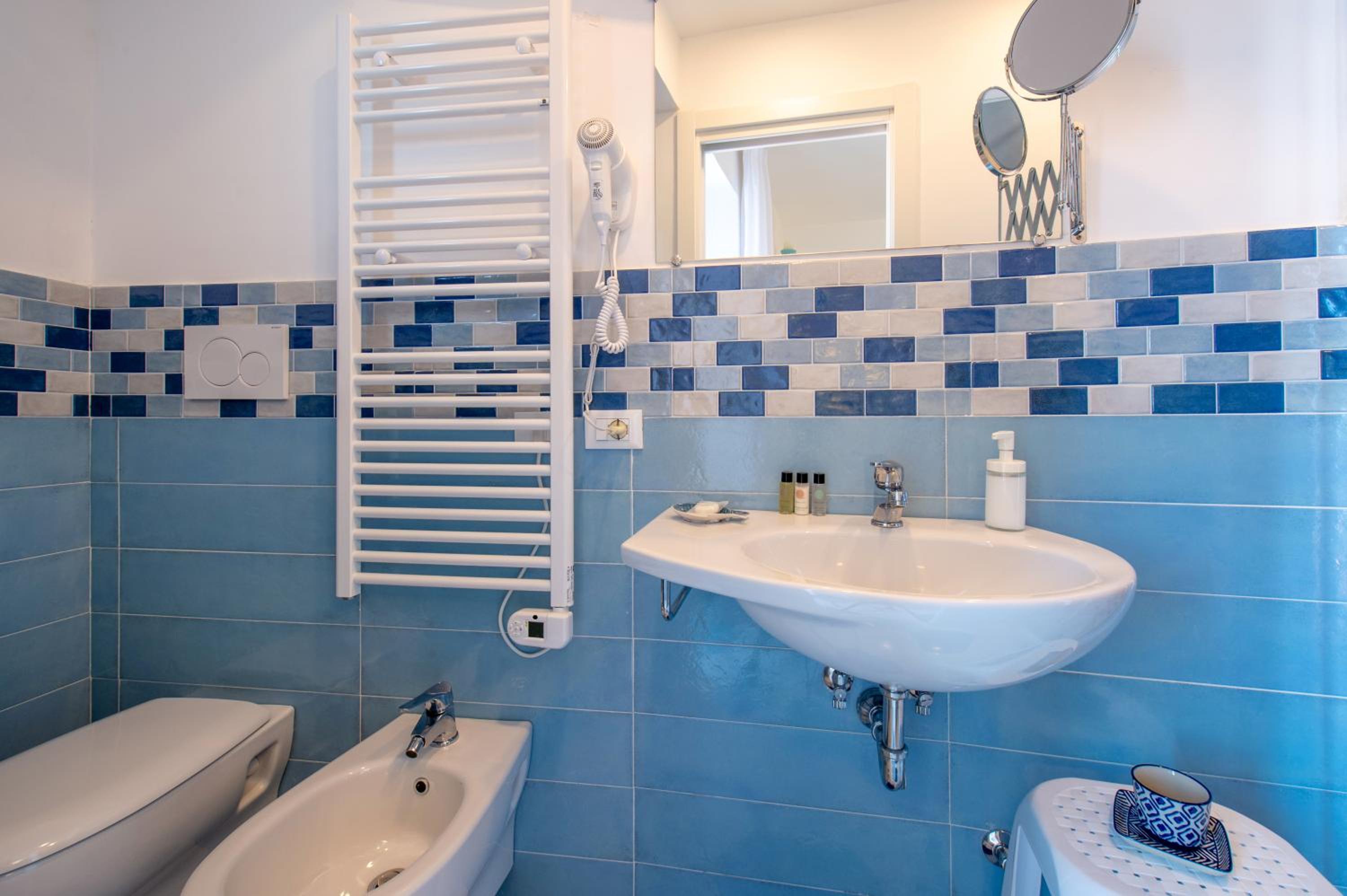 Deluxe Double Room with Balcony and Sea View - Photo 2