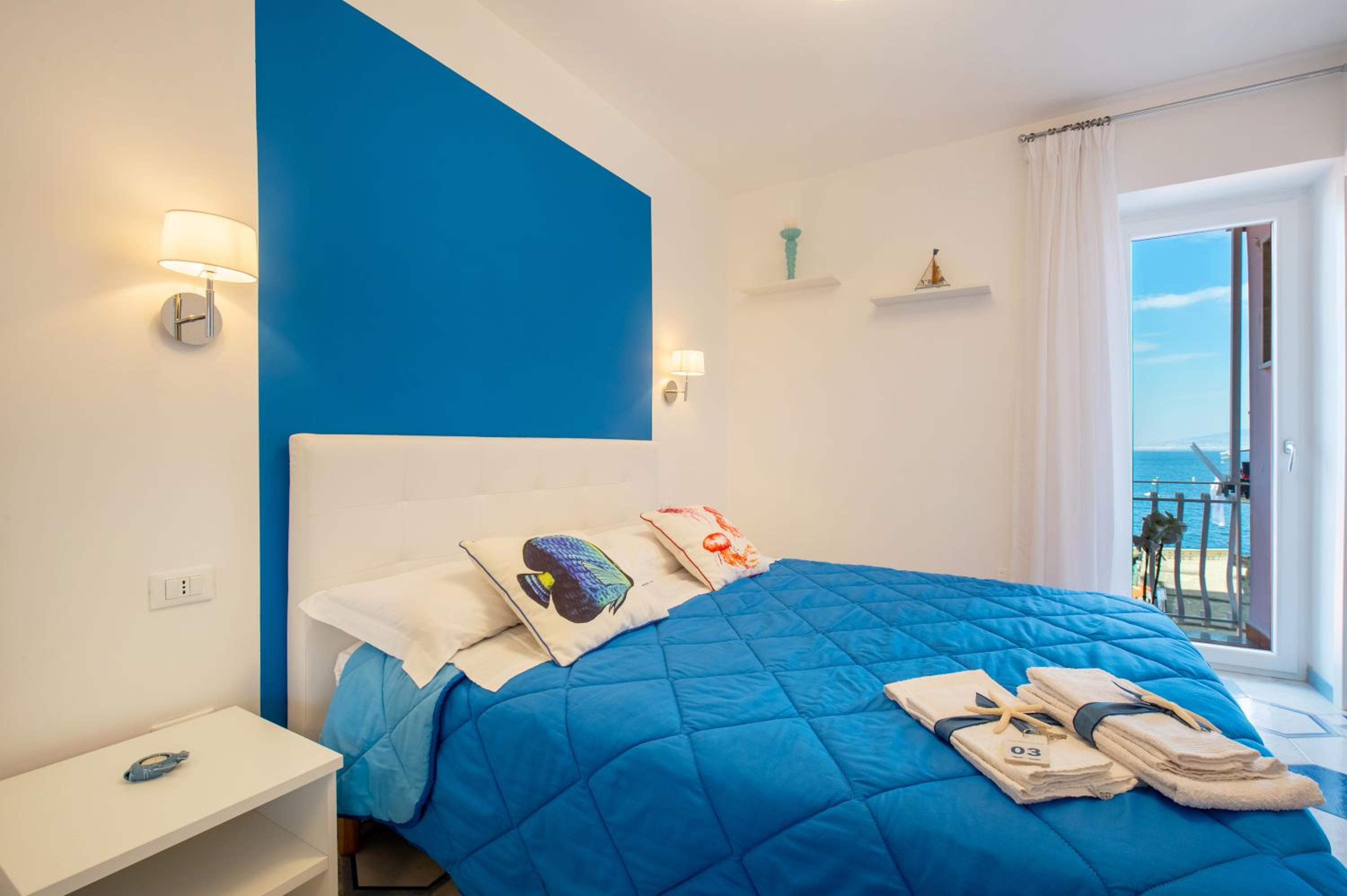 Deluxe Double Room with Balcony and Sea View - Photo 16