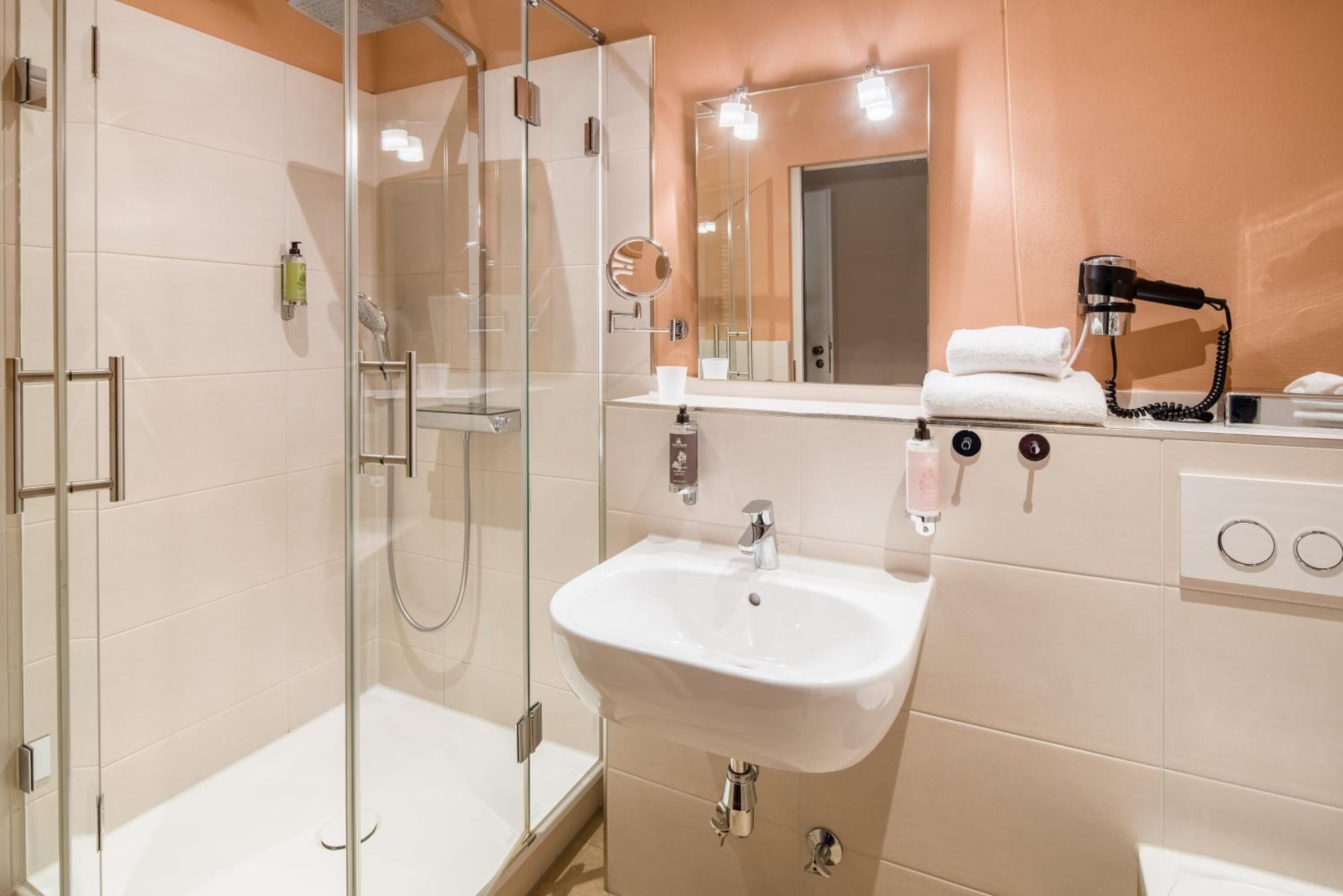 Single Room photo 2