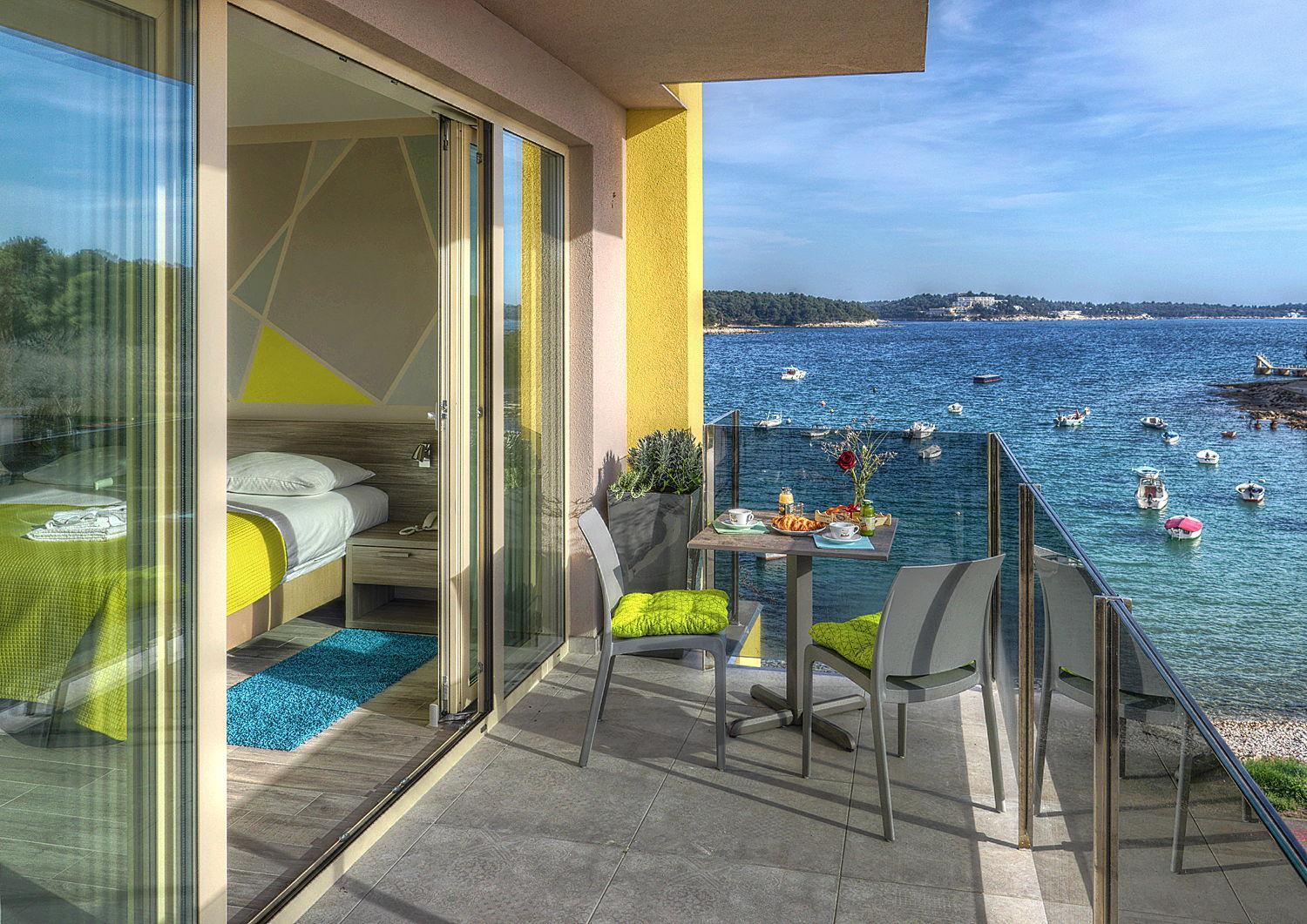 Superior Triple Room with Sea View - Photo 2