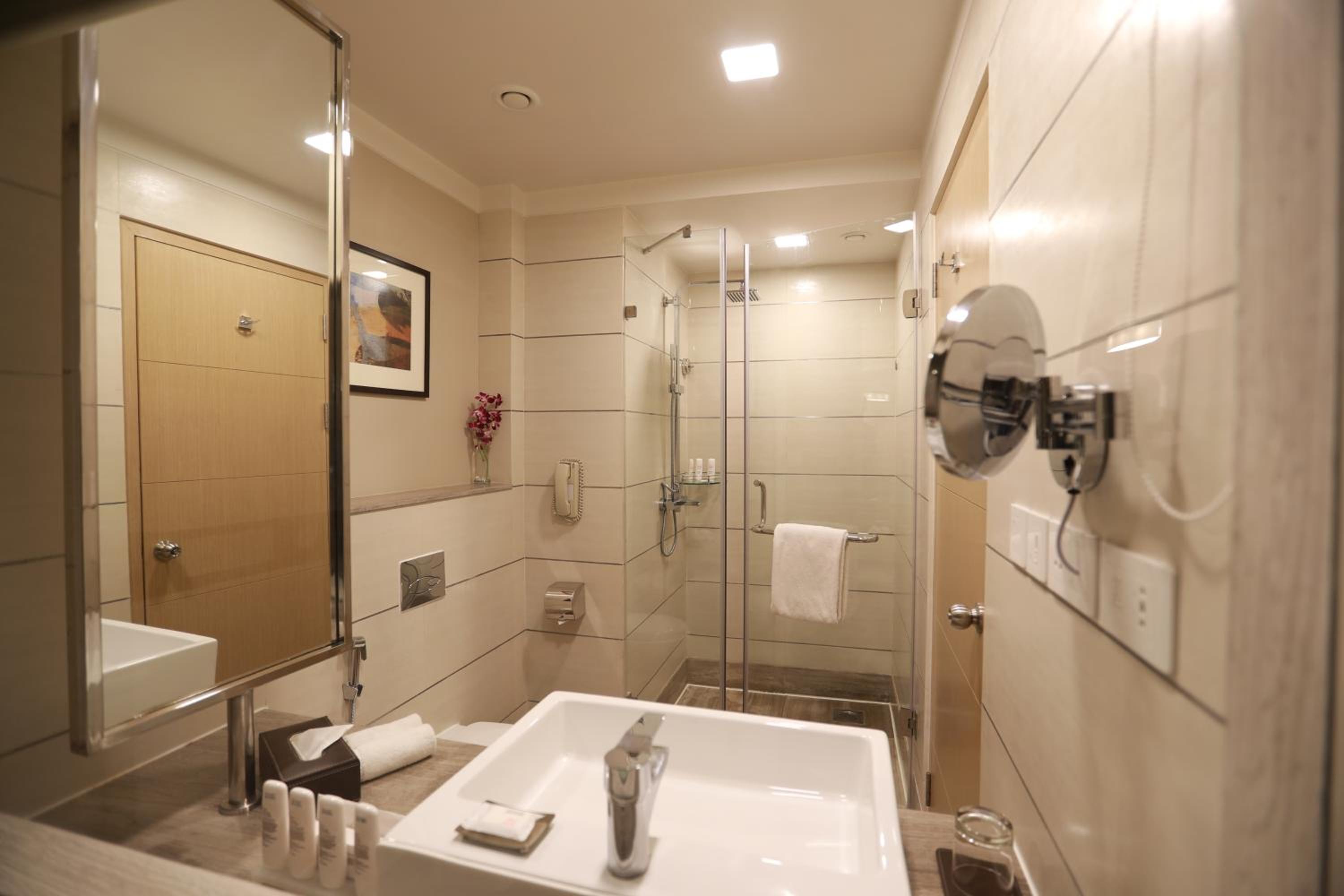 Superior Room with INR 1000 beverage credit (min. spend ₹3,500), 20% off on F&B and 2 beers per stay