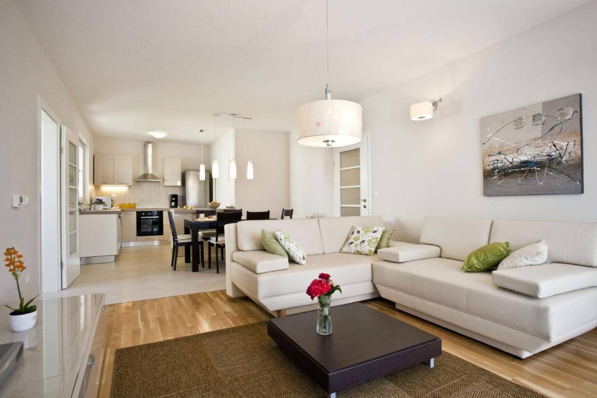 Comfort Two-Bedroom Apartment with Terrace