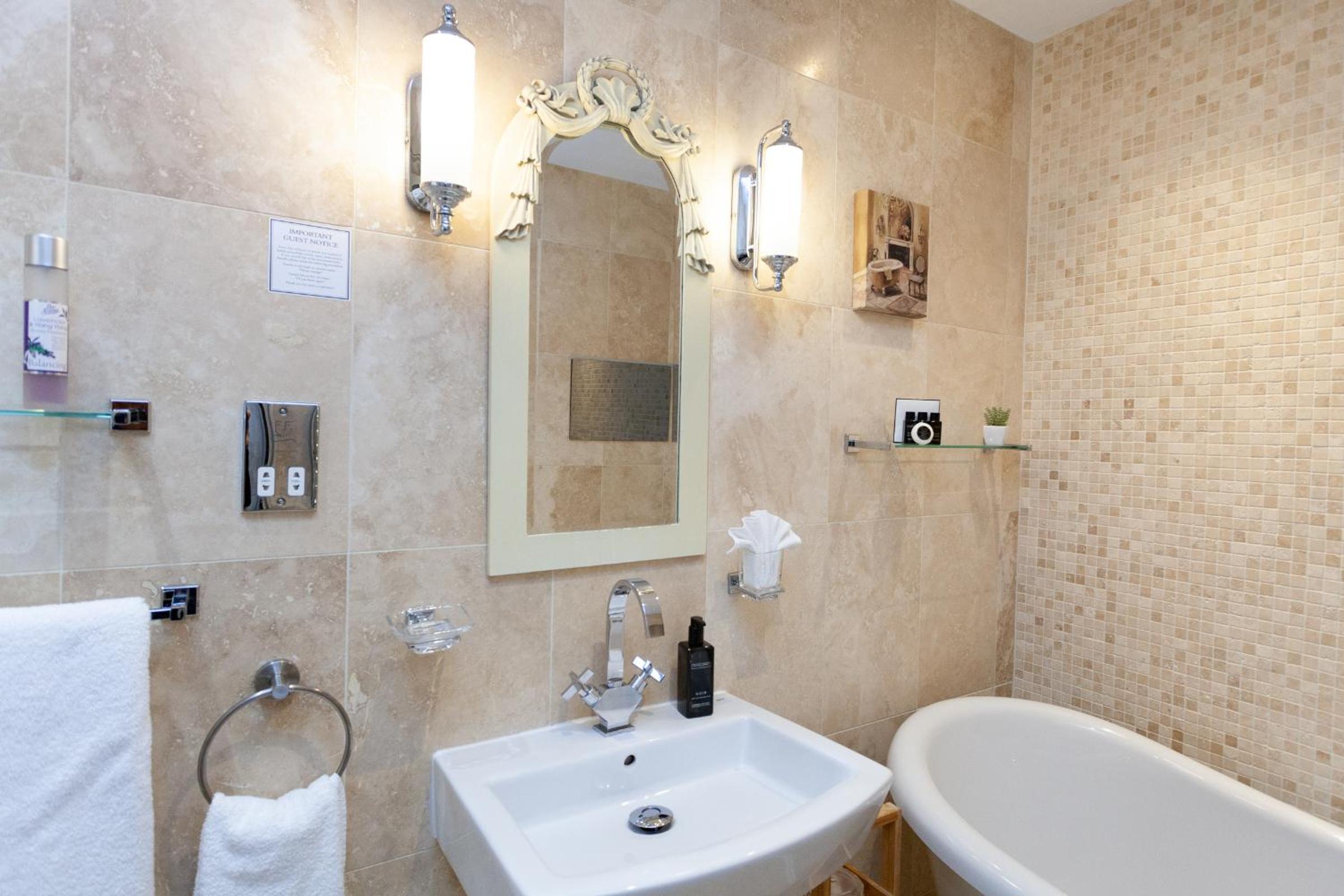 Deluxe Suite photo 3