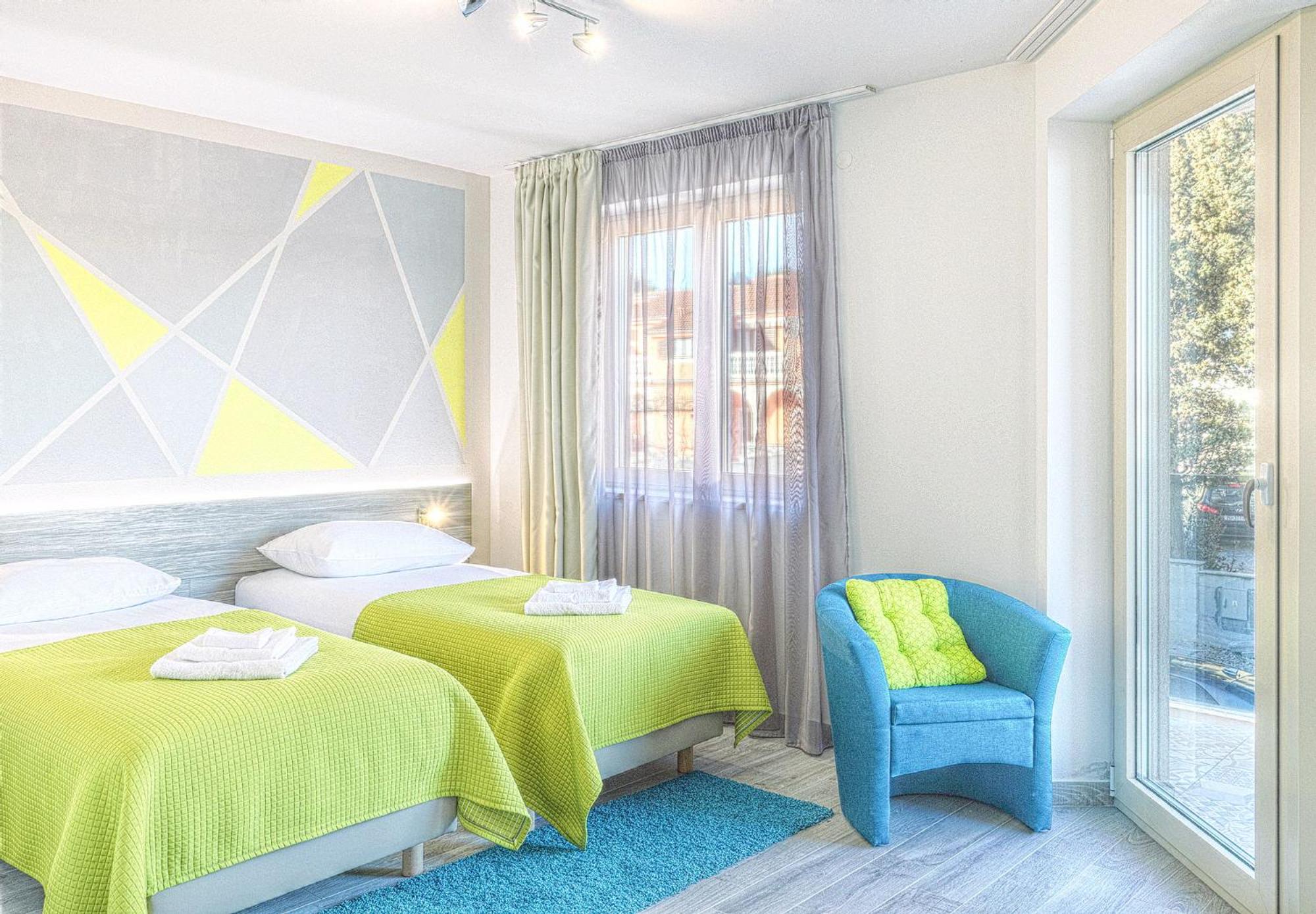Twin Room with Balcony - Photo 2