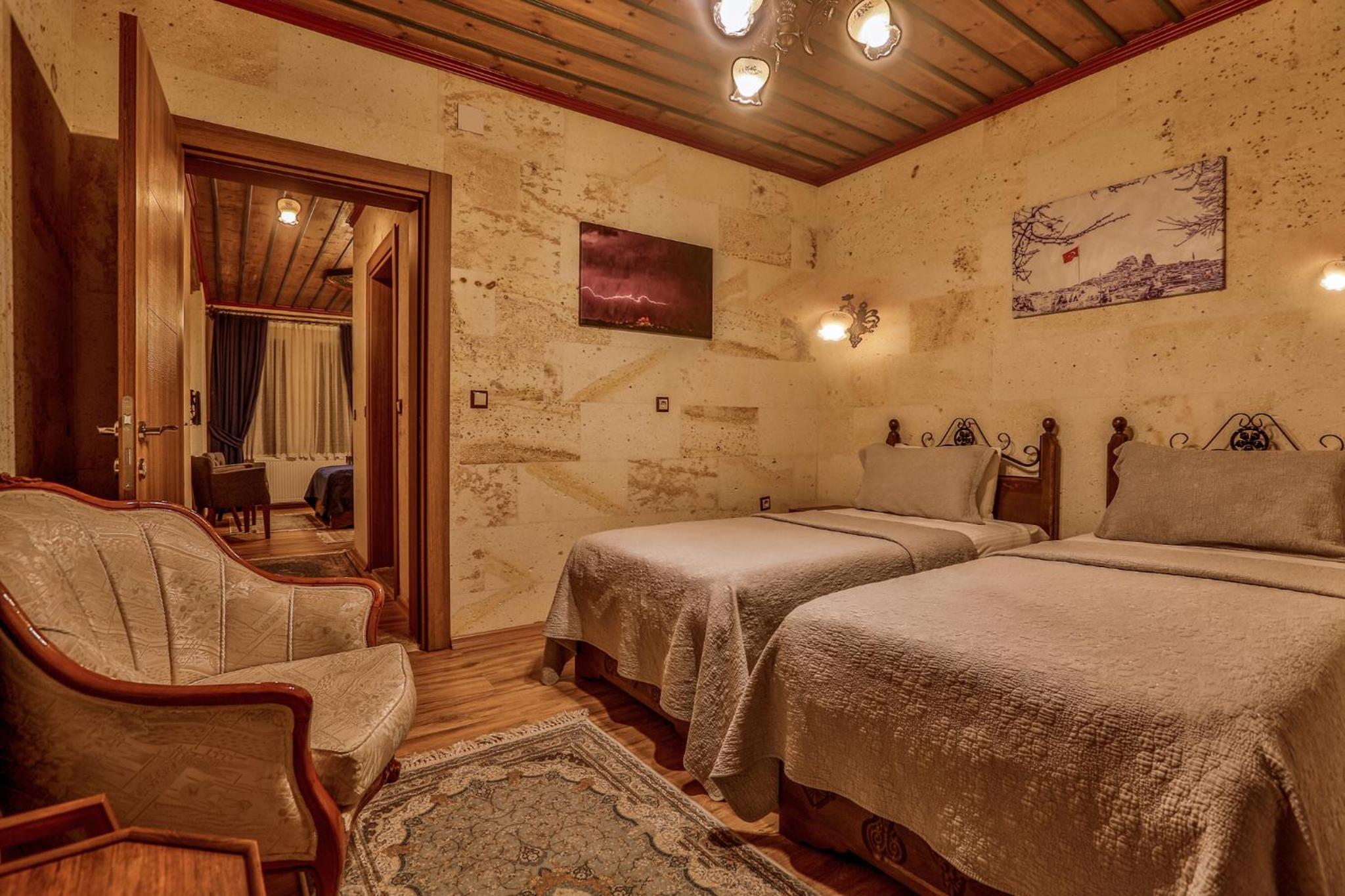 Quadruple Room with Balcony photo 2