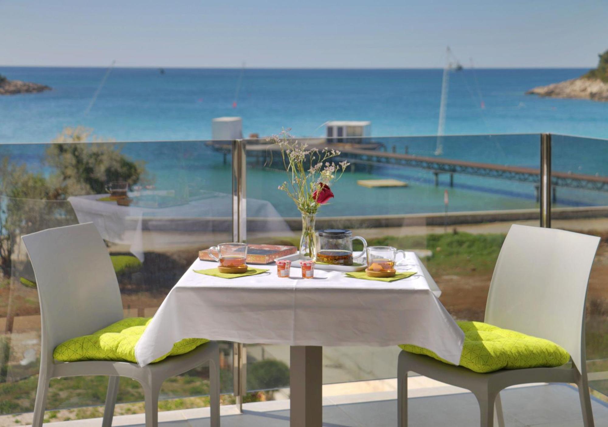 Double Room with Balcony and Sea View - Photo 7