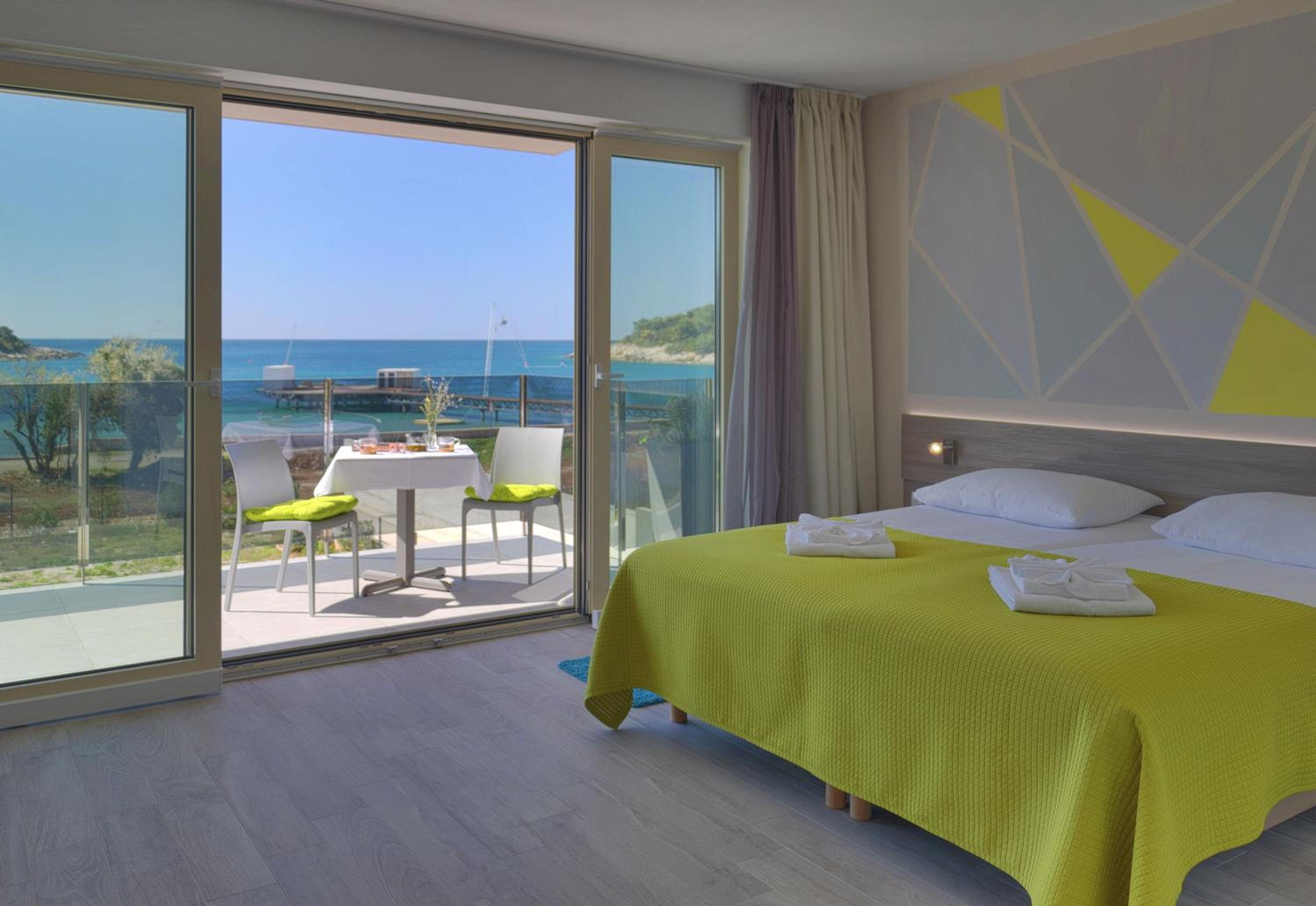 Double Room with Balcony and Sea View - Photo 1