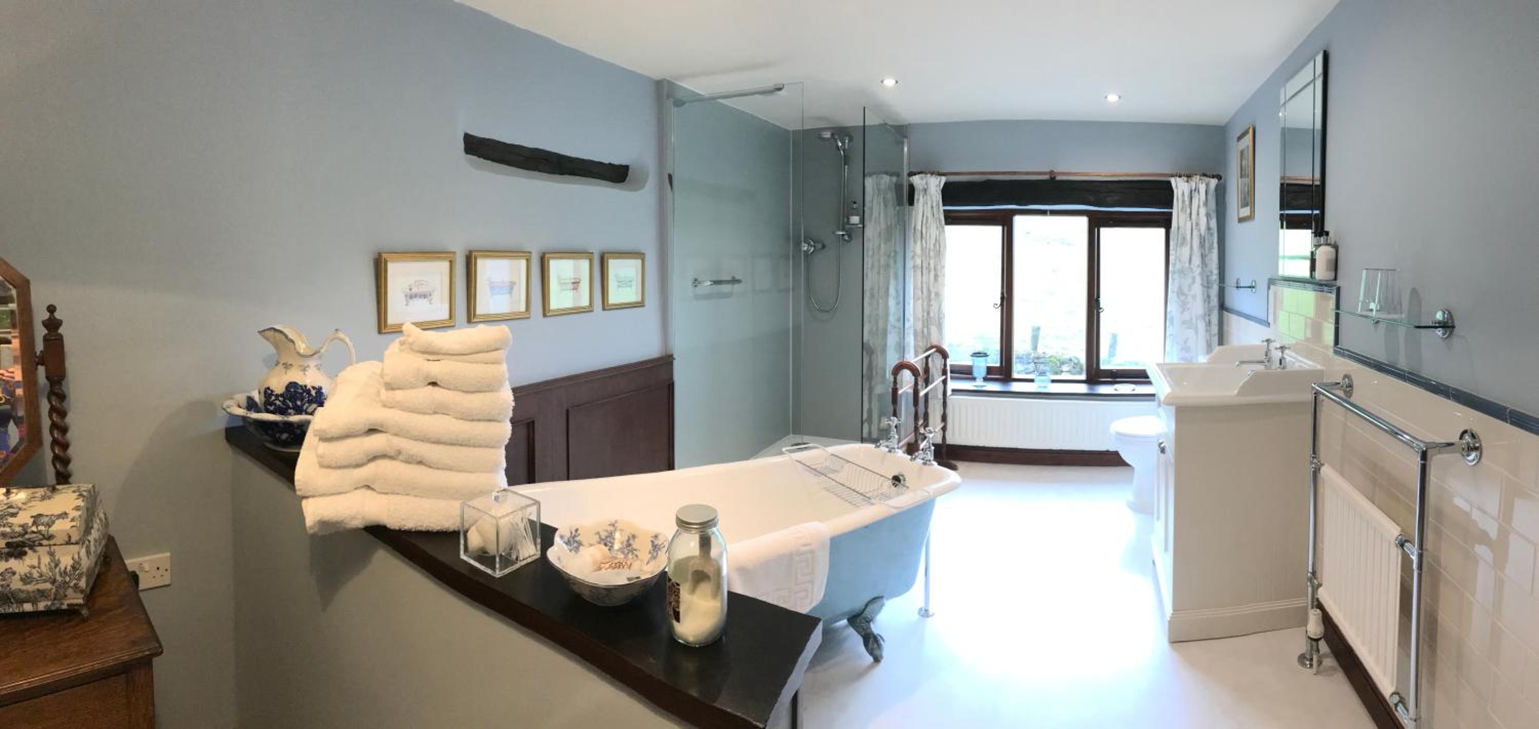 Deluxe Double Room with Four Poster Bed photo 3