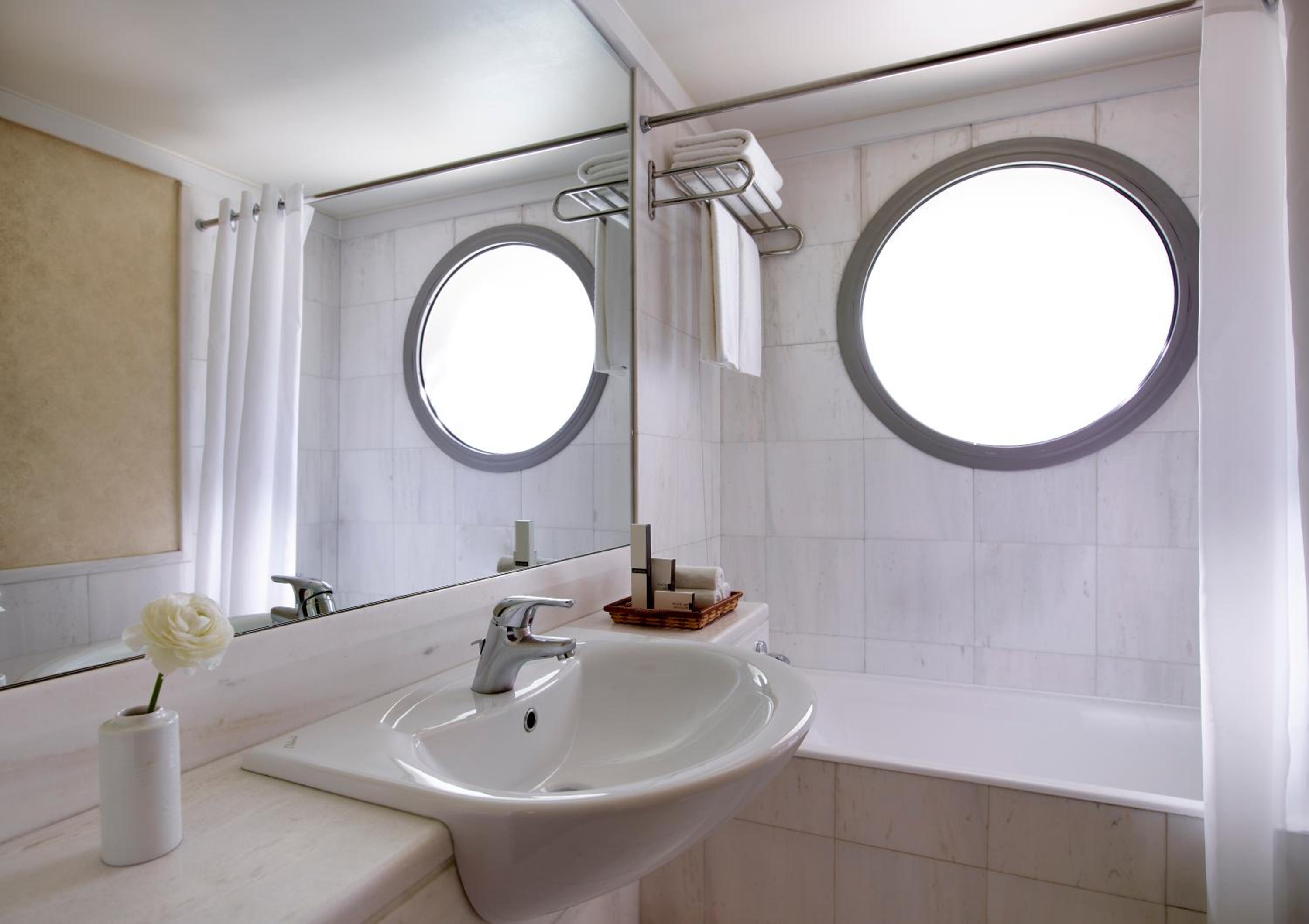 Executive Double Room thumbnail 5