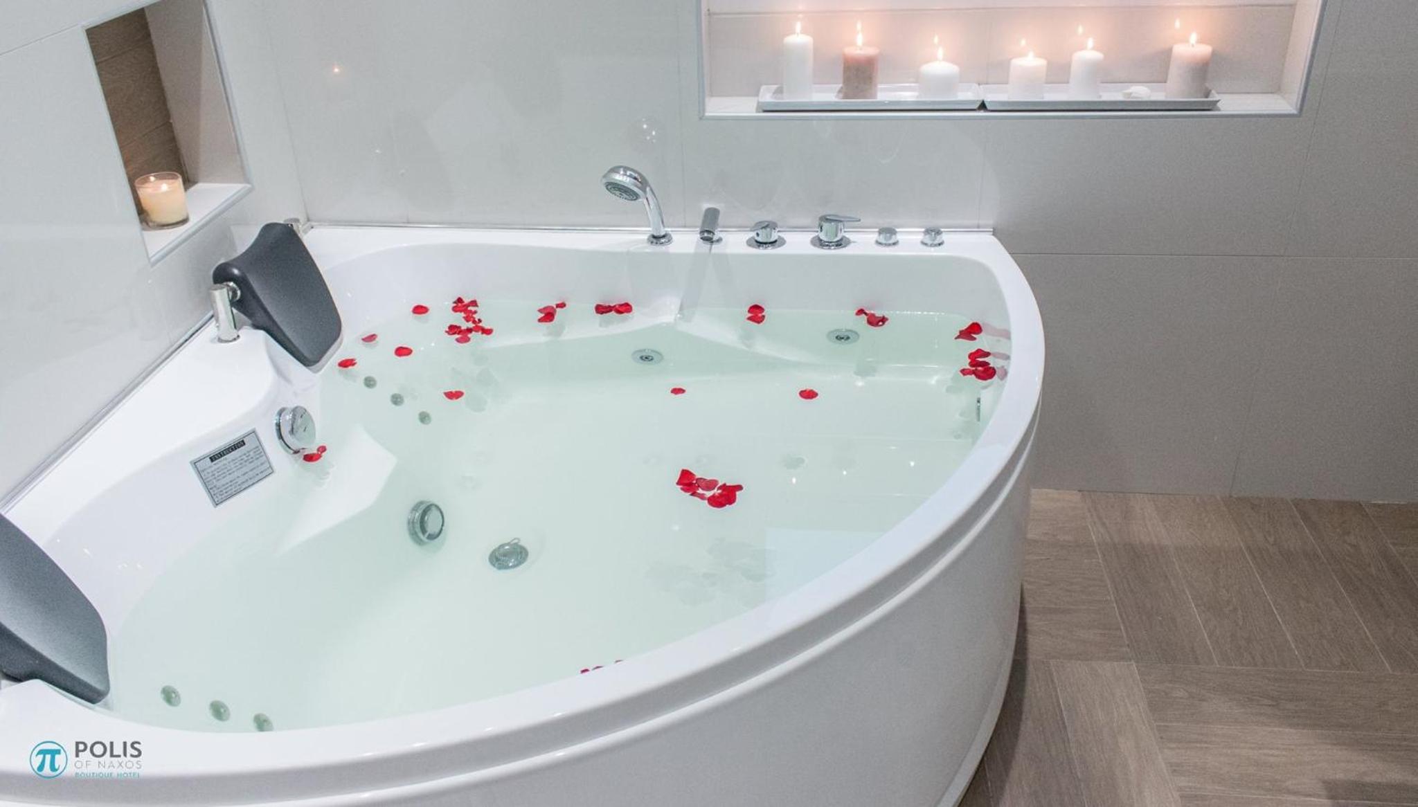 Superior Suite with Hot Tub photo 3