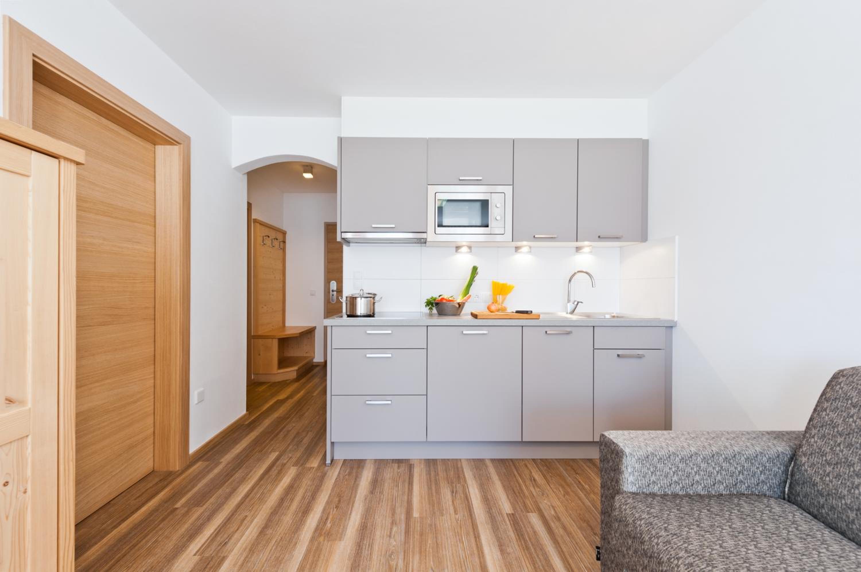 Superior One-Bedroom Apartment - Photo 3