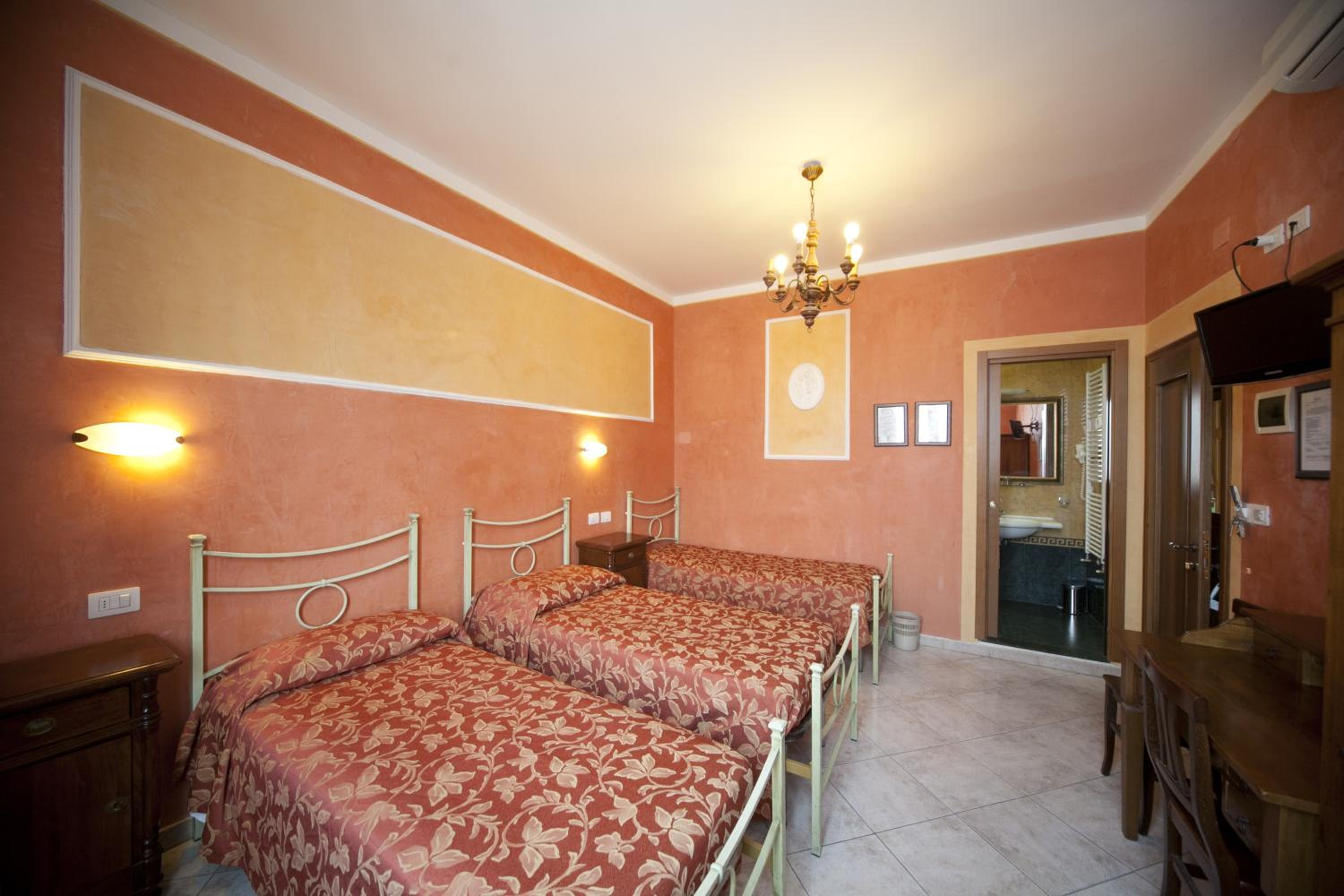 Standard Double Room photo 1