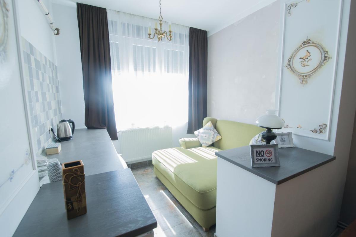 One-Bedroom Suite - Photo 2