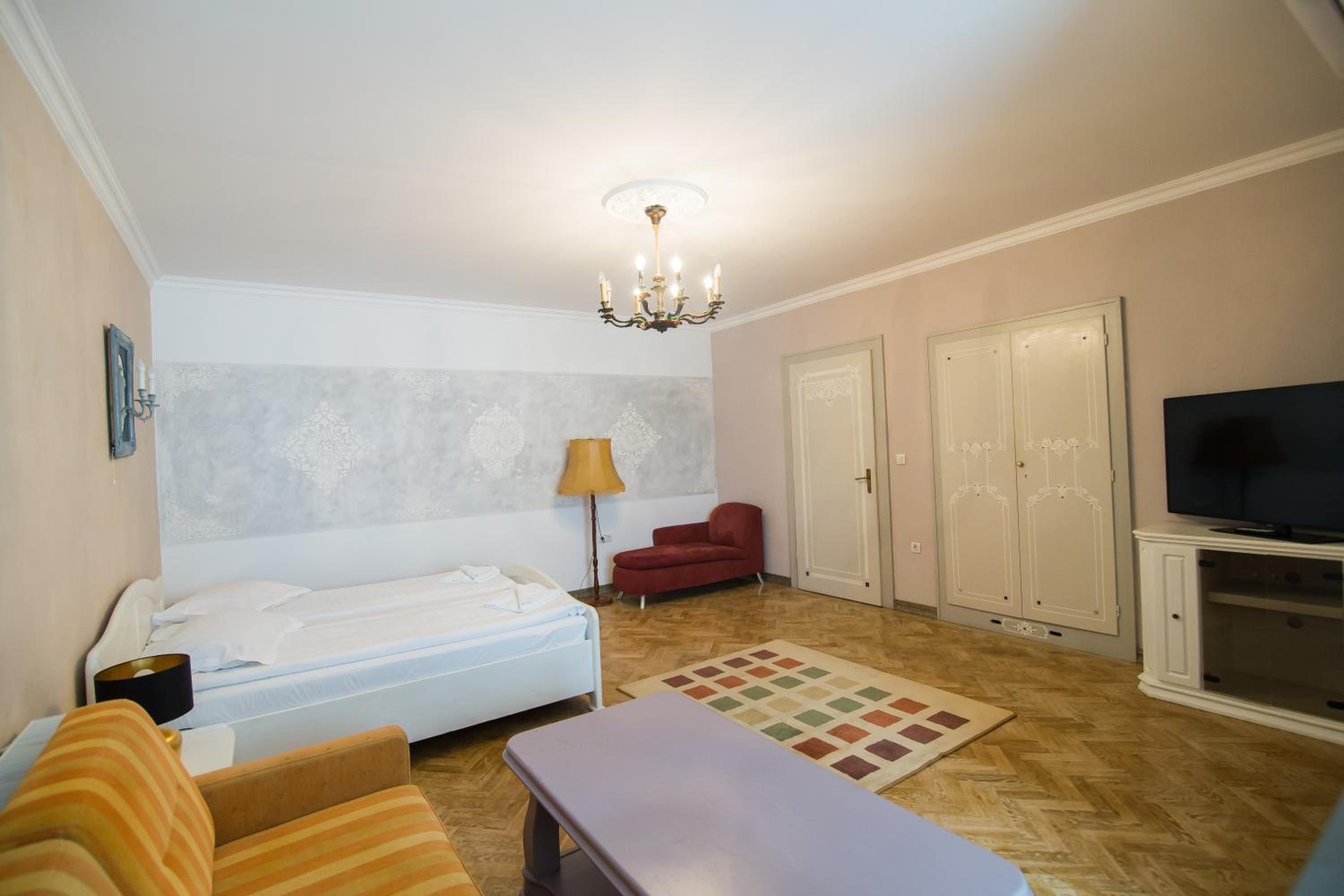 One-Bedroom Suite - Photo 1