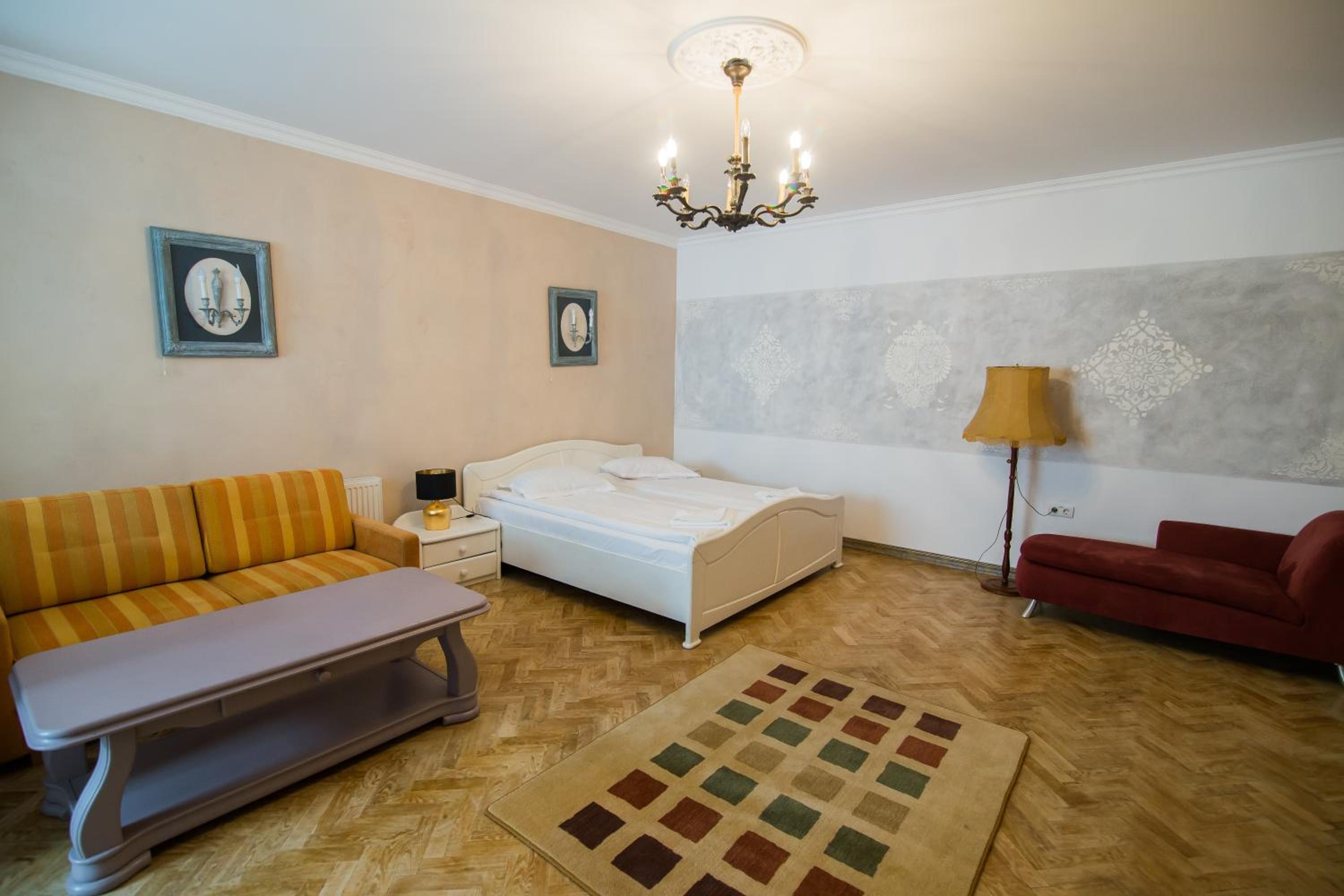 One-Bedroom Suite - Photo 6