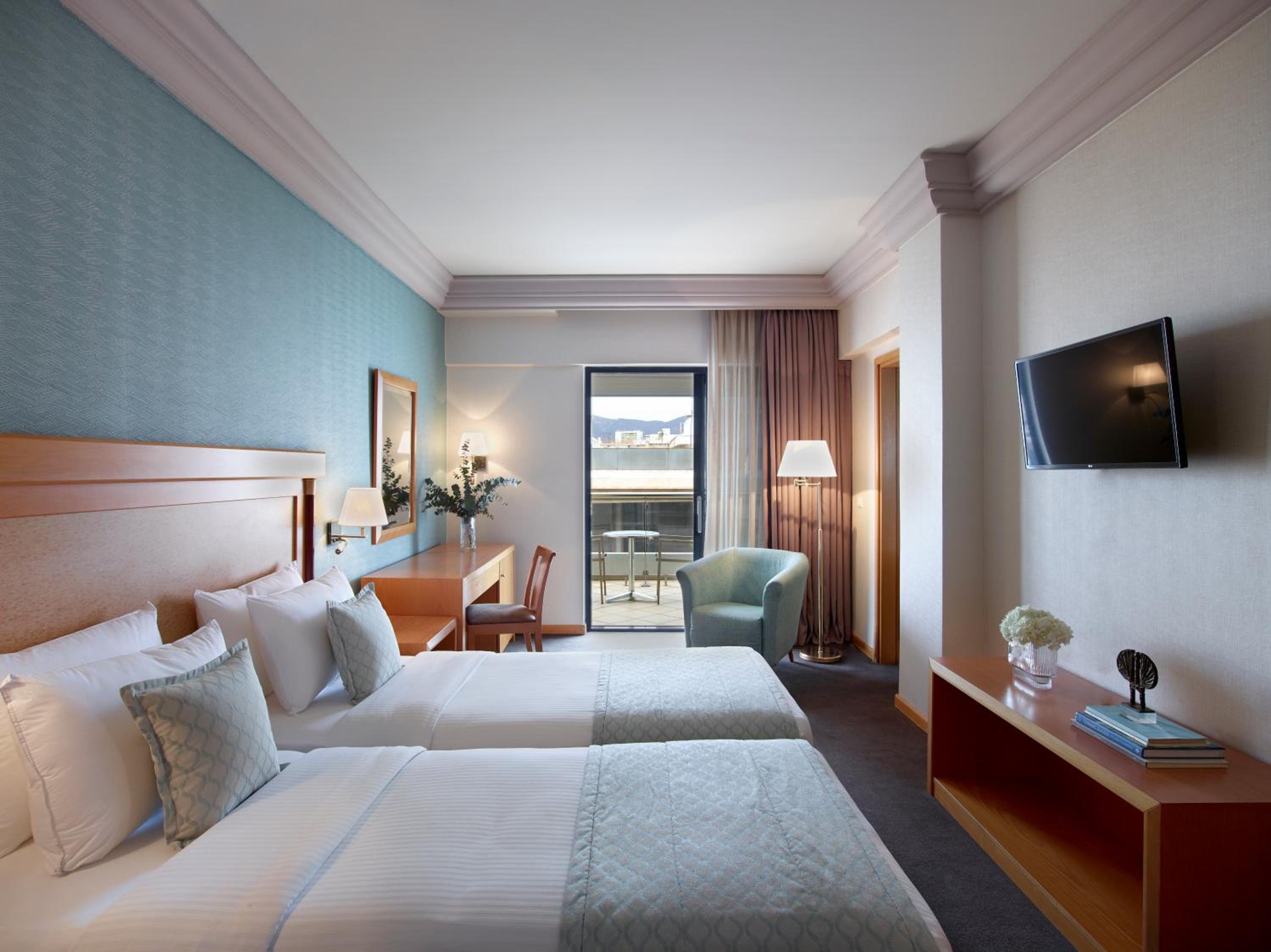 Junior Suite with Balcony thumbnail 6