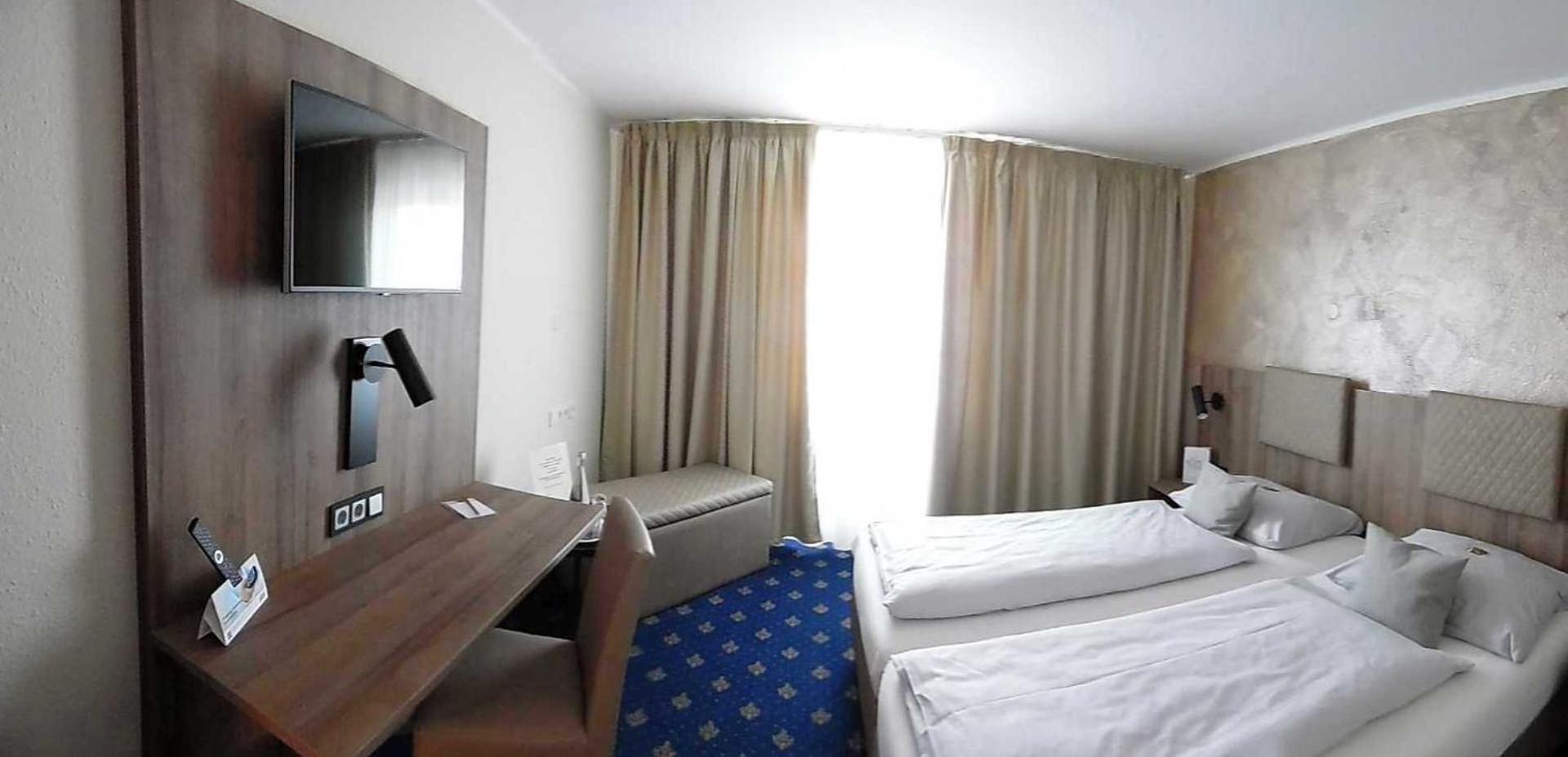 Double Room - Photo 8
