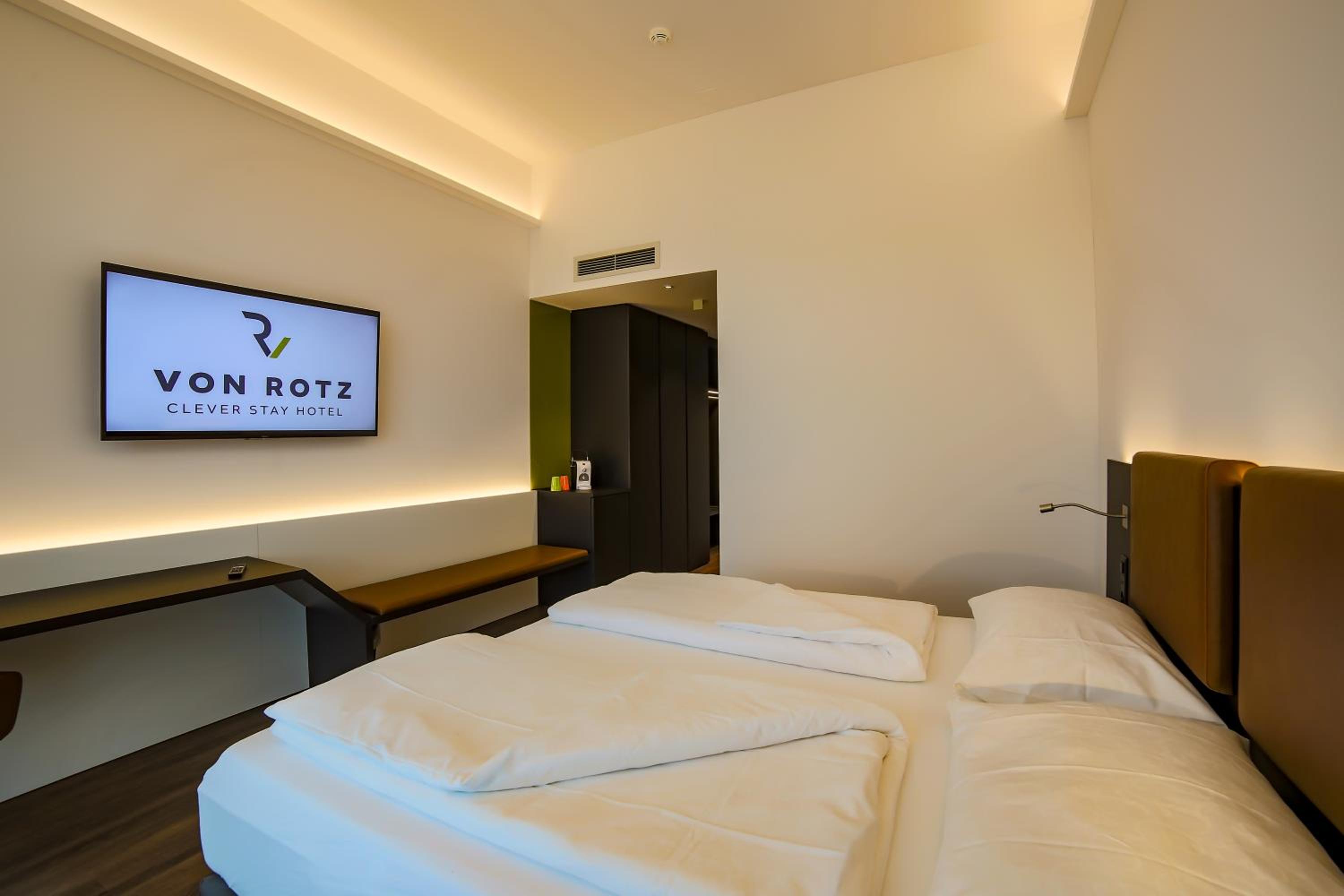 Double or Twin Room with Balcony - Photo 1
