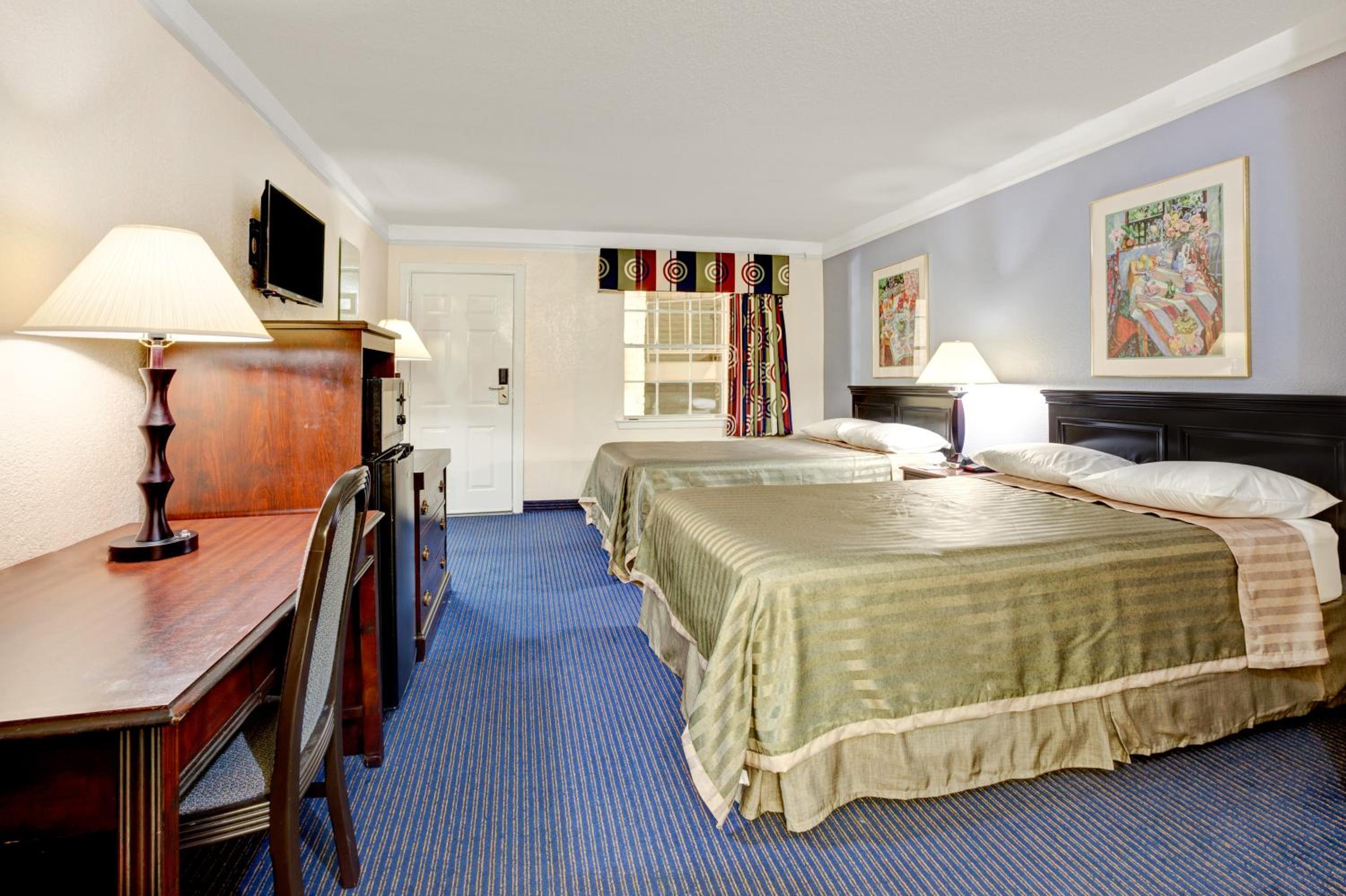 Double Room with Two Double Beds - Smoking - Photo 3