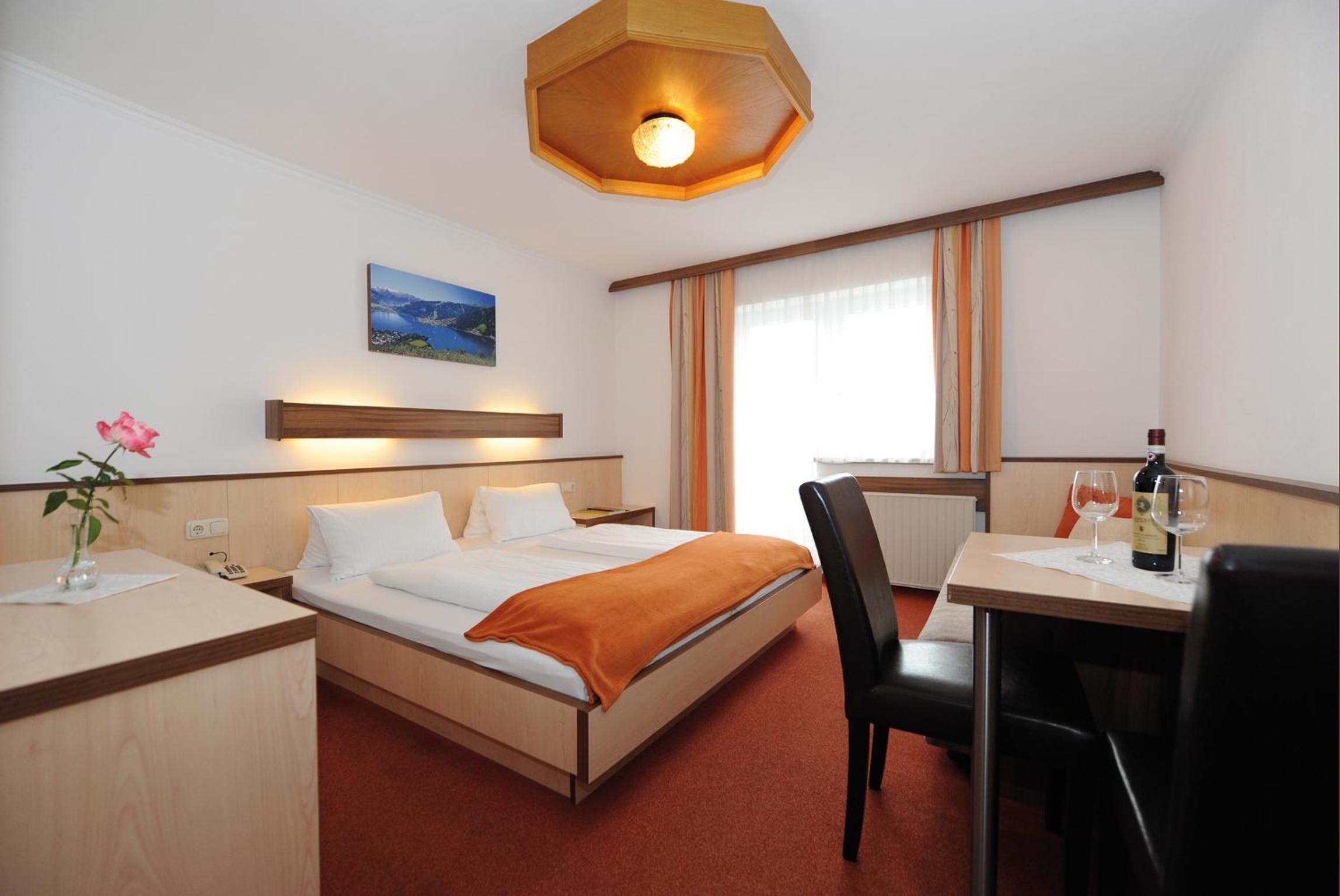 Double Room with Extrabed and Lake View
