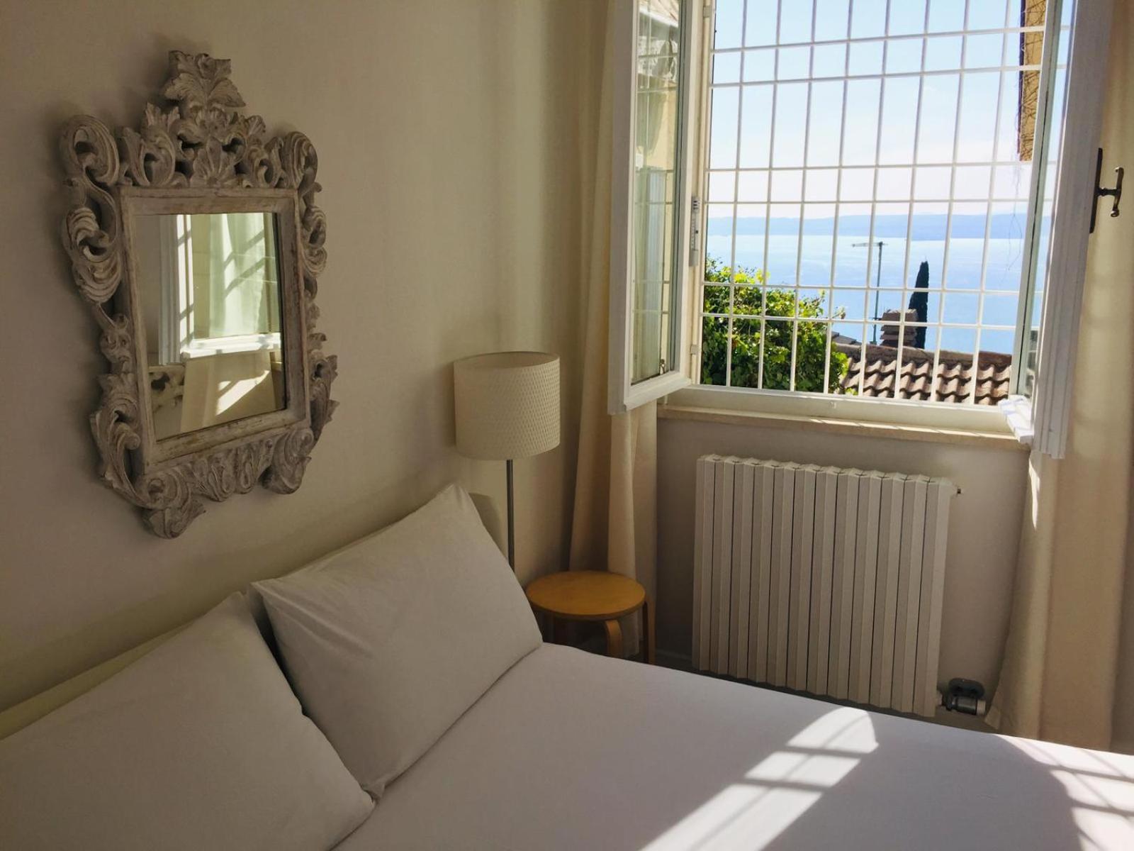 Two-Bedroom House with Lake View
