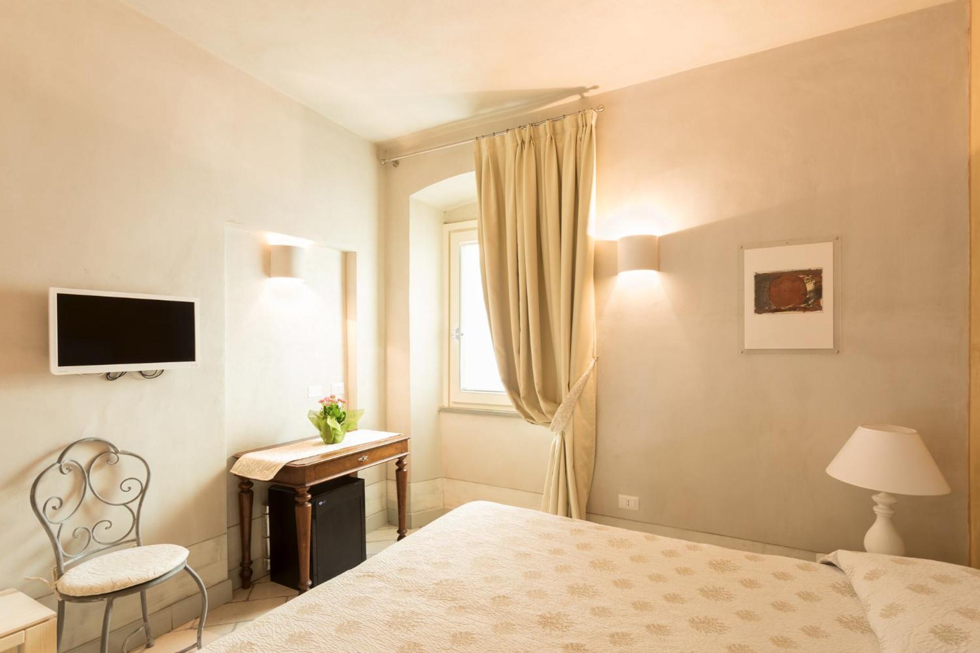 Double or Twin Room with Private Bathroom - Photo 5
