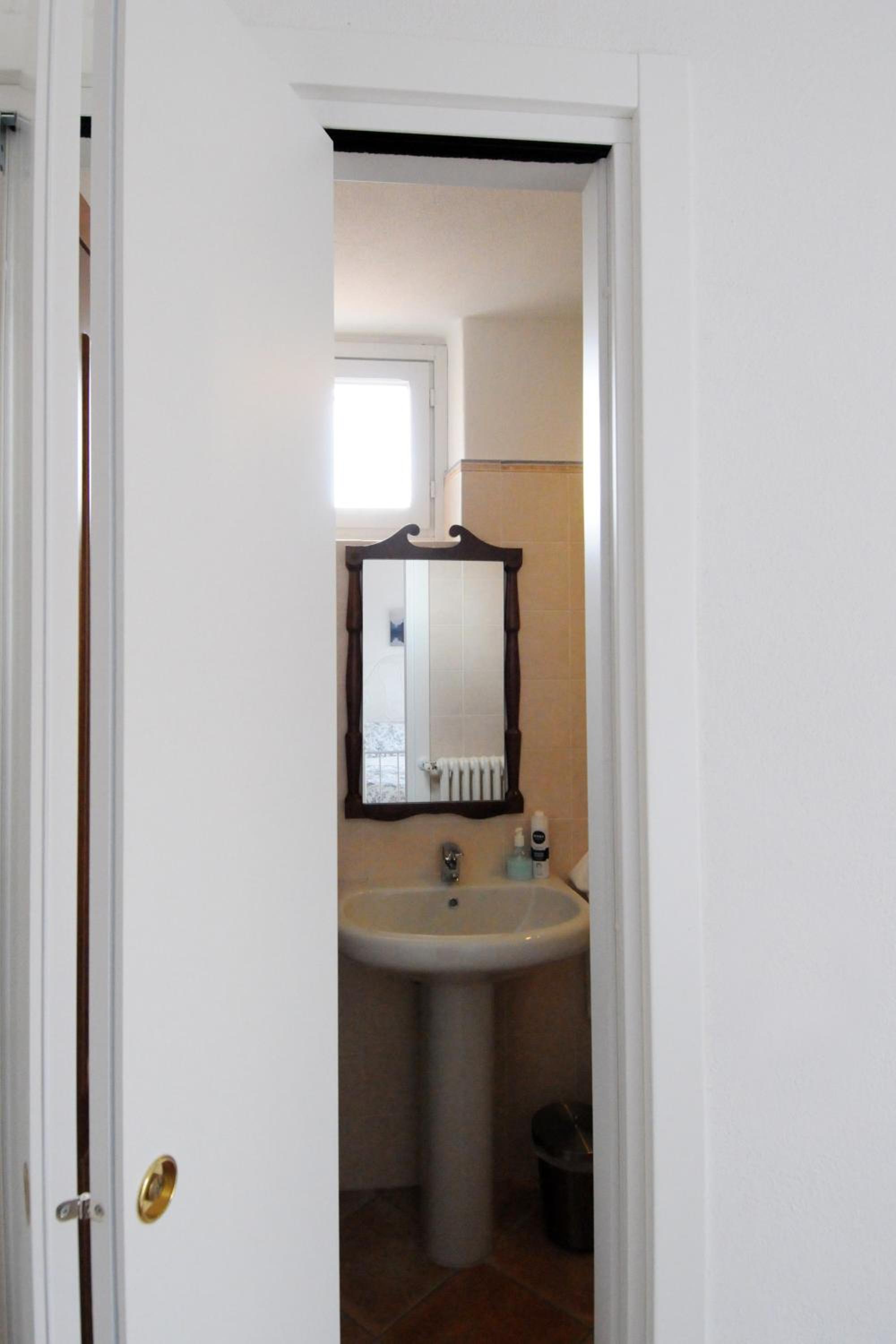 Double or Twin Room with Private Bathroom photo 3