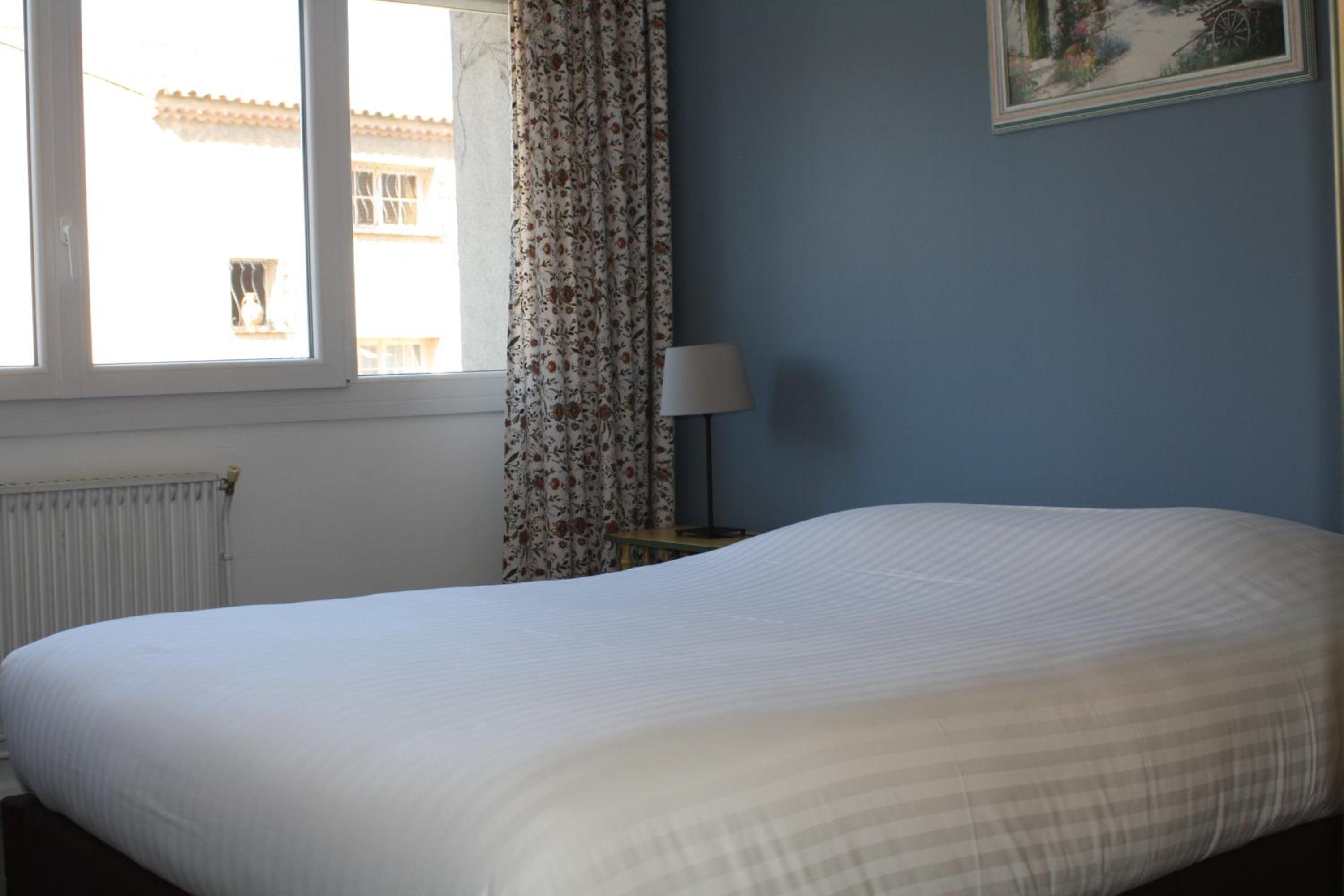 Comfort Double Room with Bath with Courtyard View