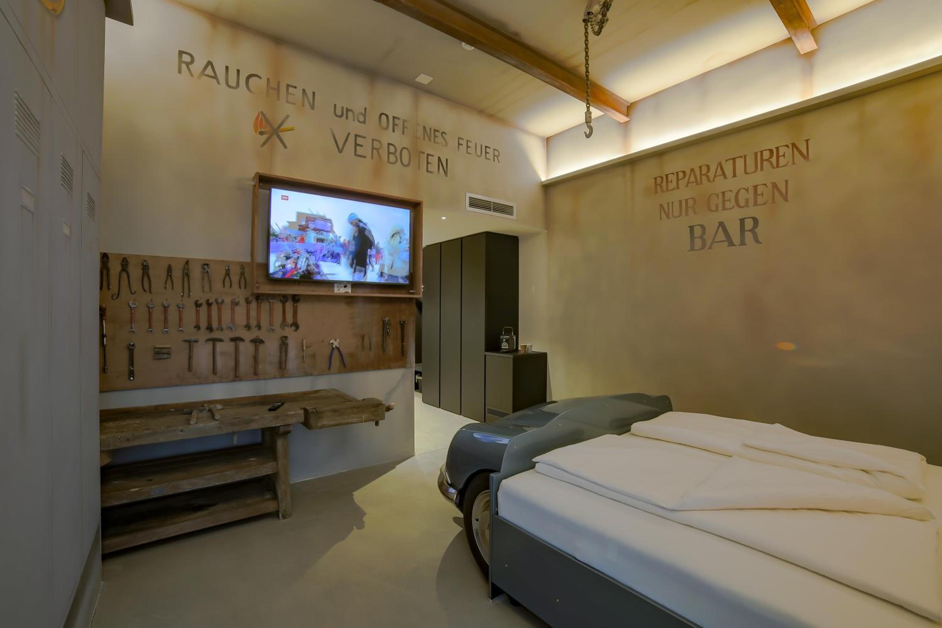 Themed Double Room - Photo 7