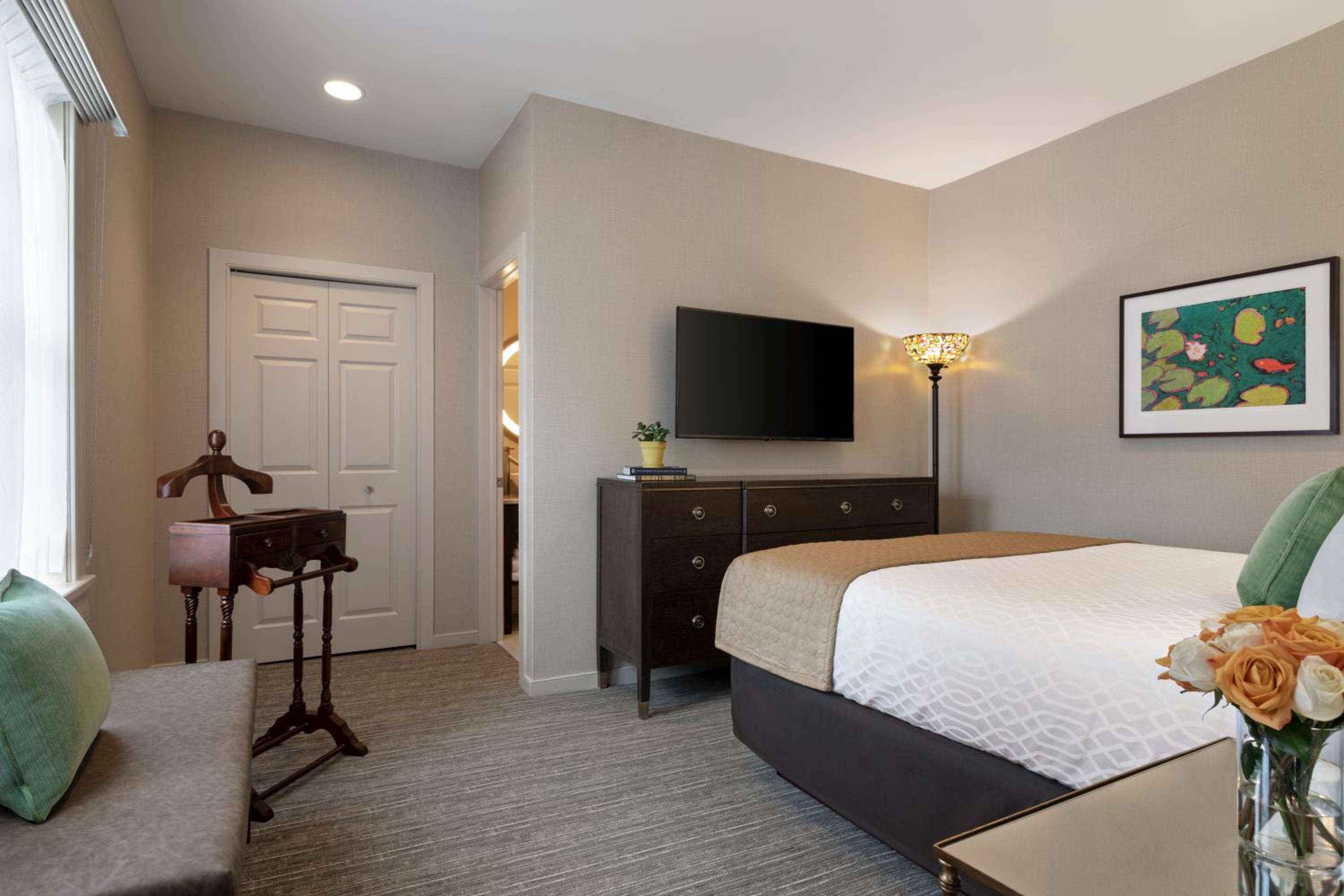 Deluxe Suite - Photo 1
