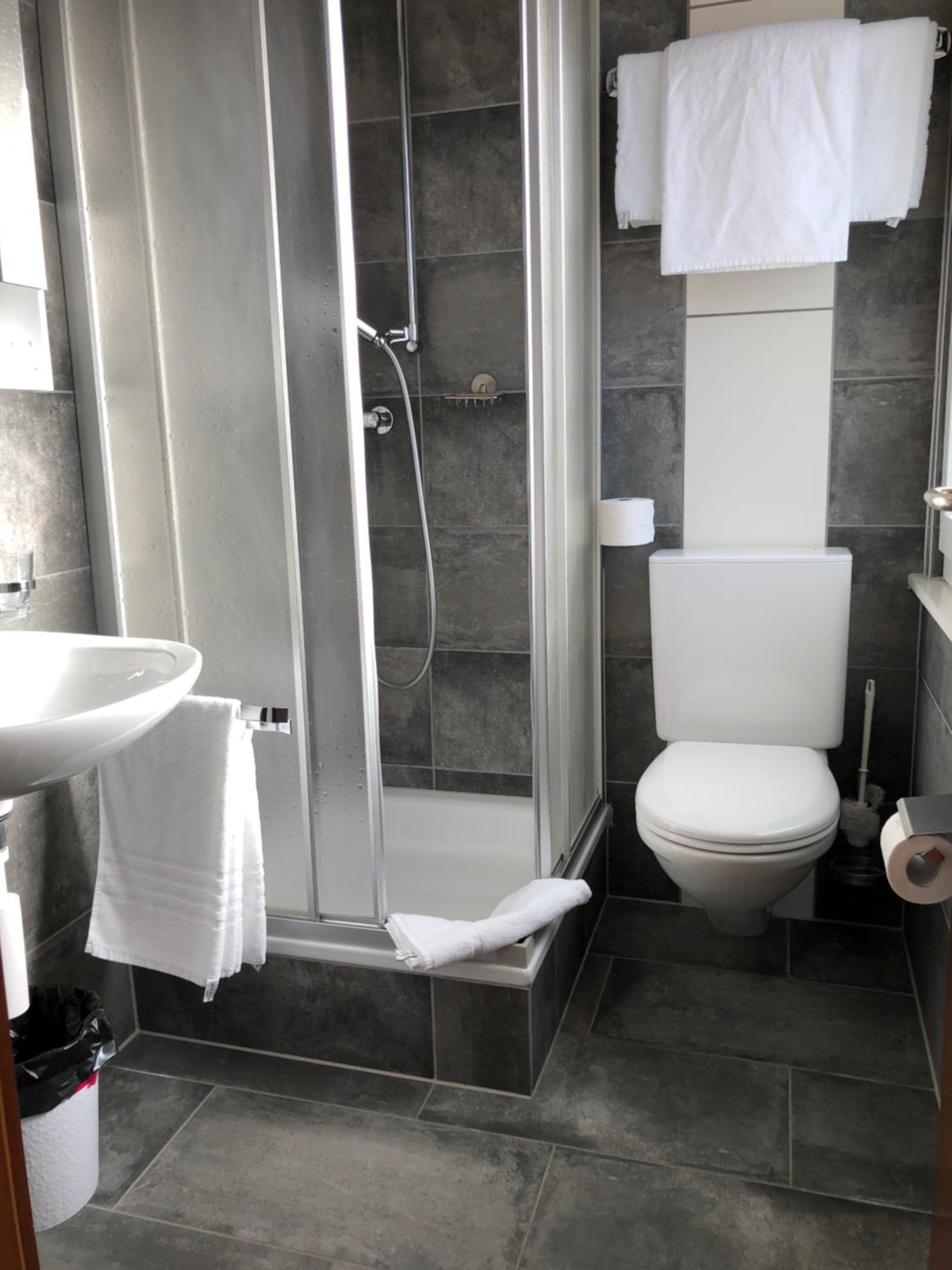 Double or Twin Room - Photo 6