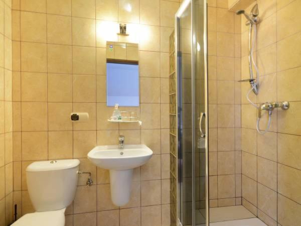 Double or Twin Room - Photo 8