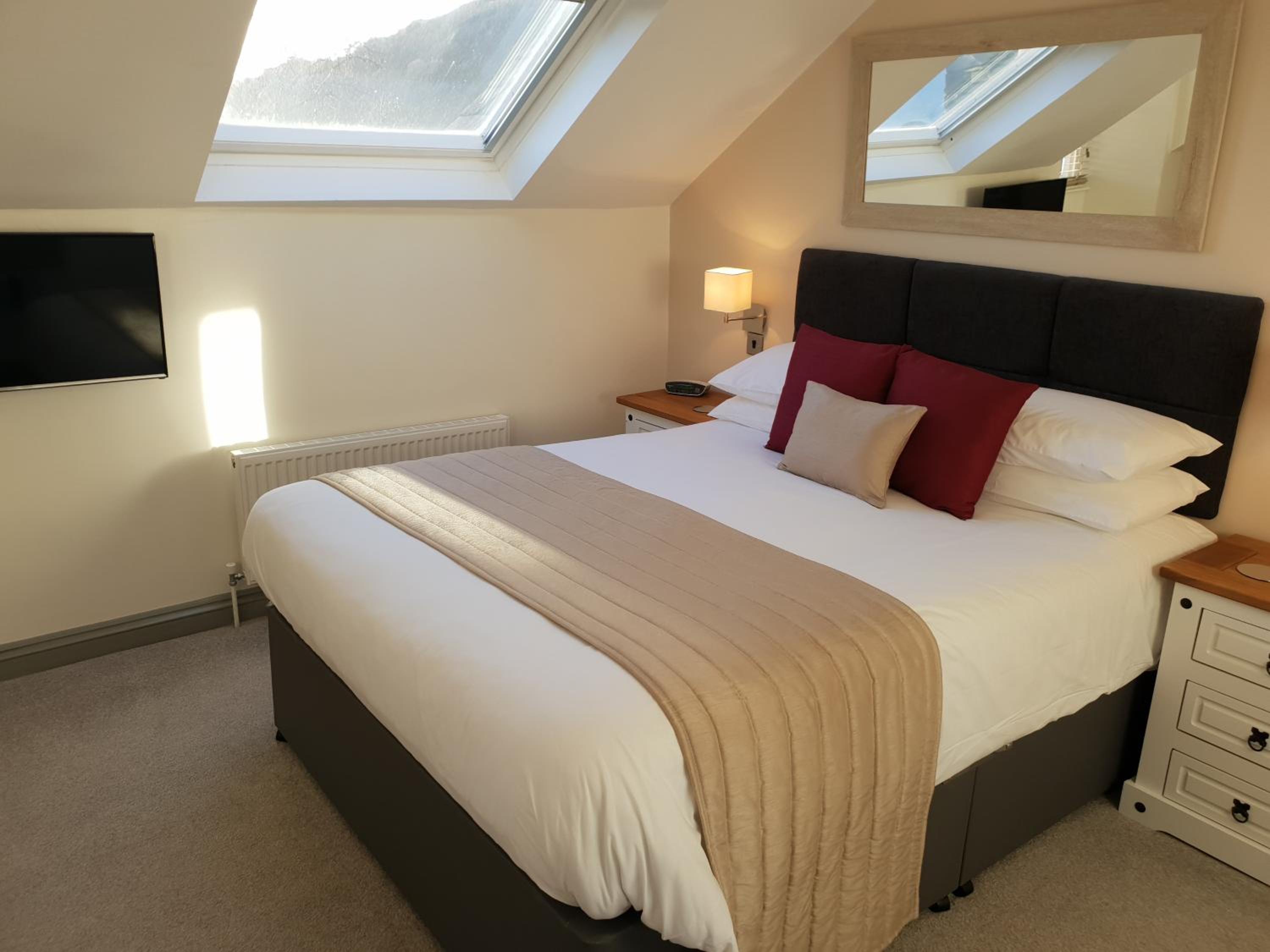 Deluxe King Suite photo 1