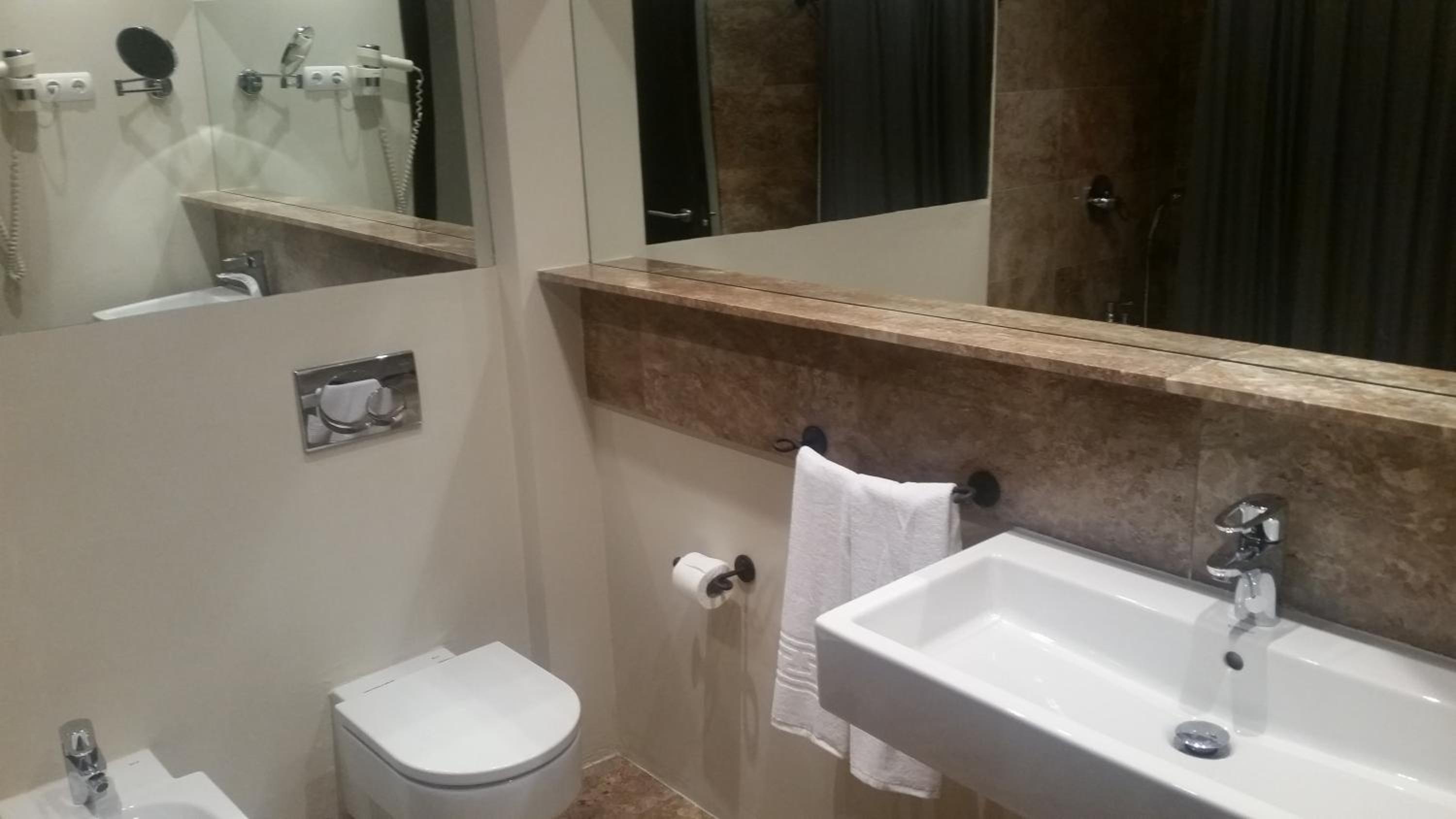 Double Room - Photo 3