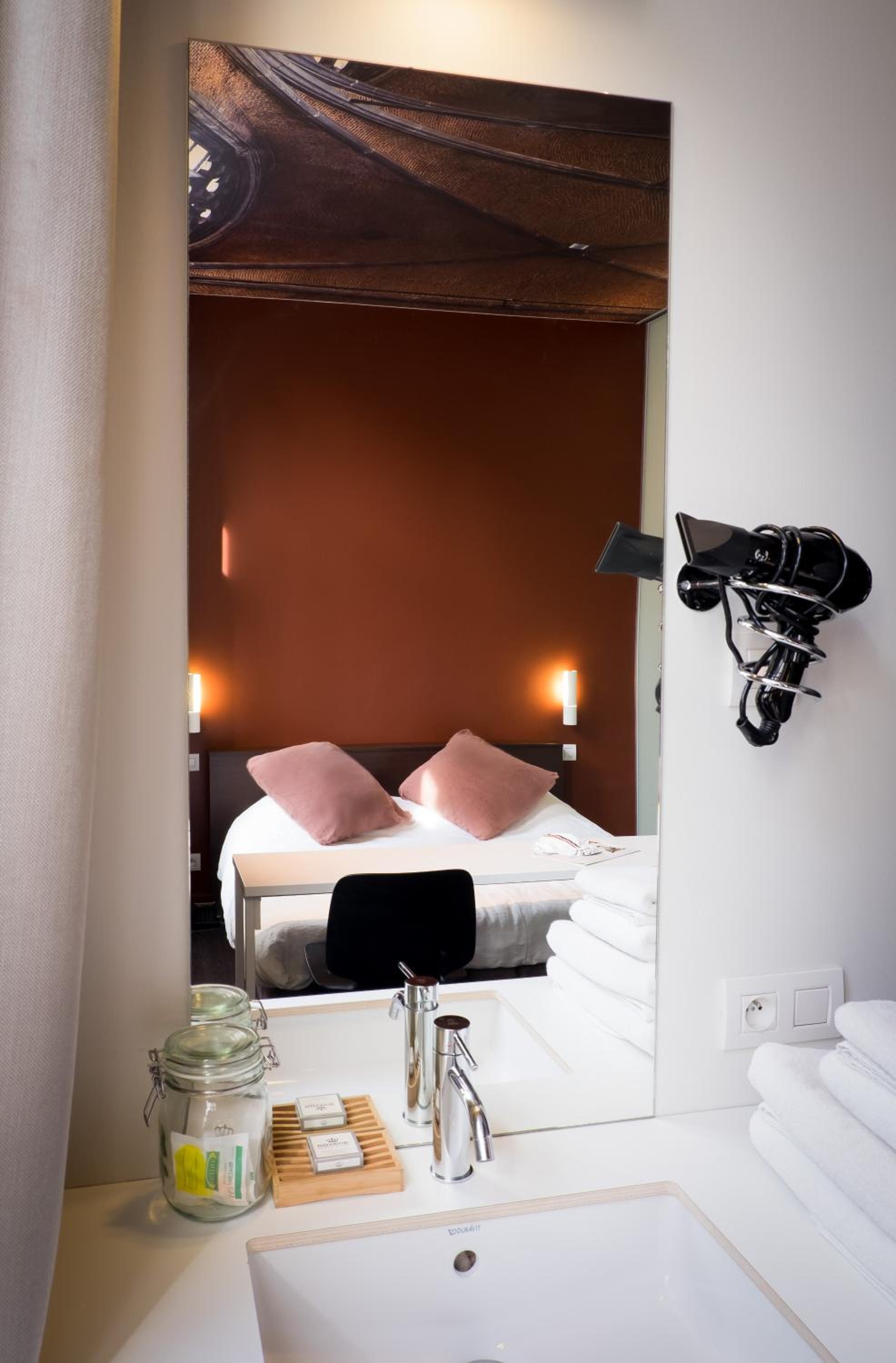 Standard Double Room - Photo 6
