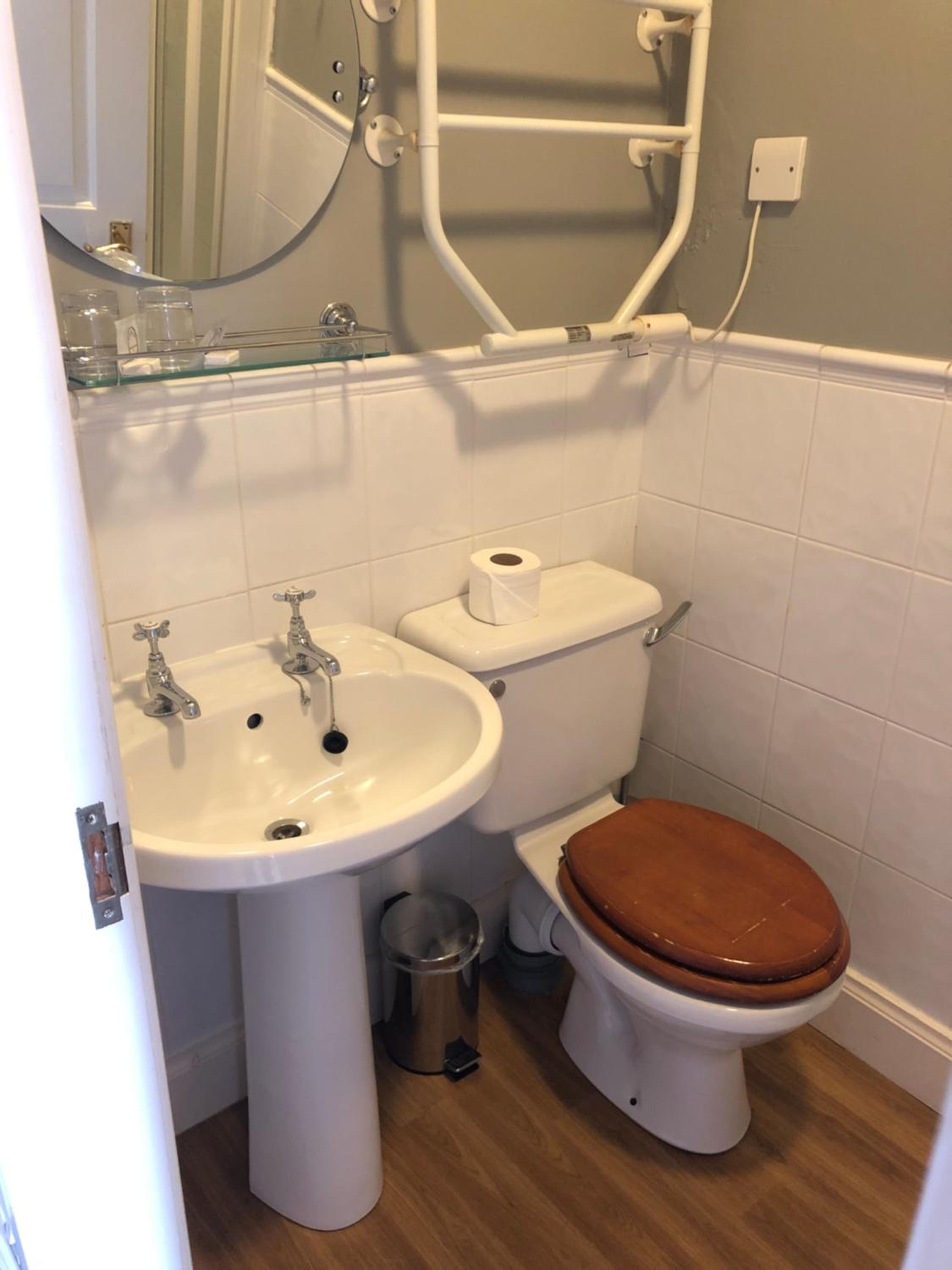 Budget Twin Room photo 2