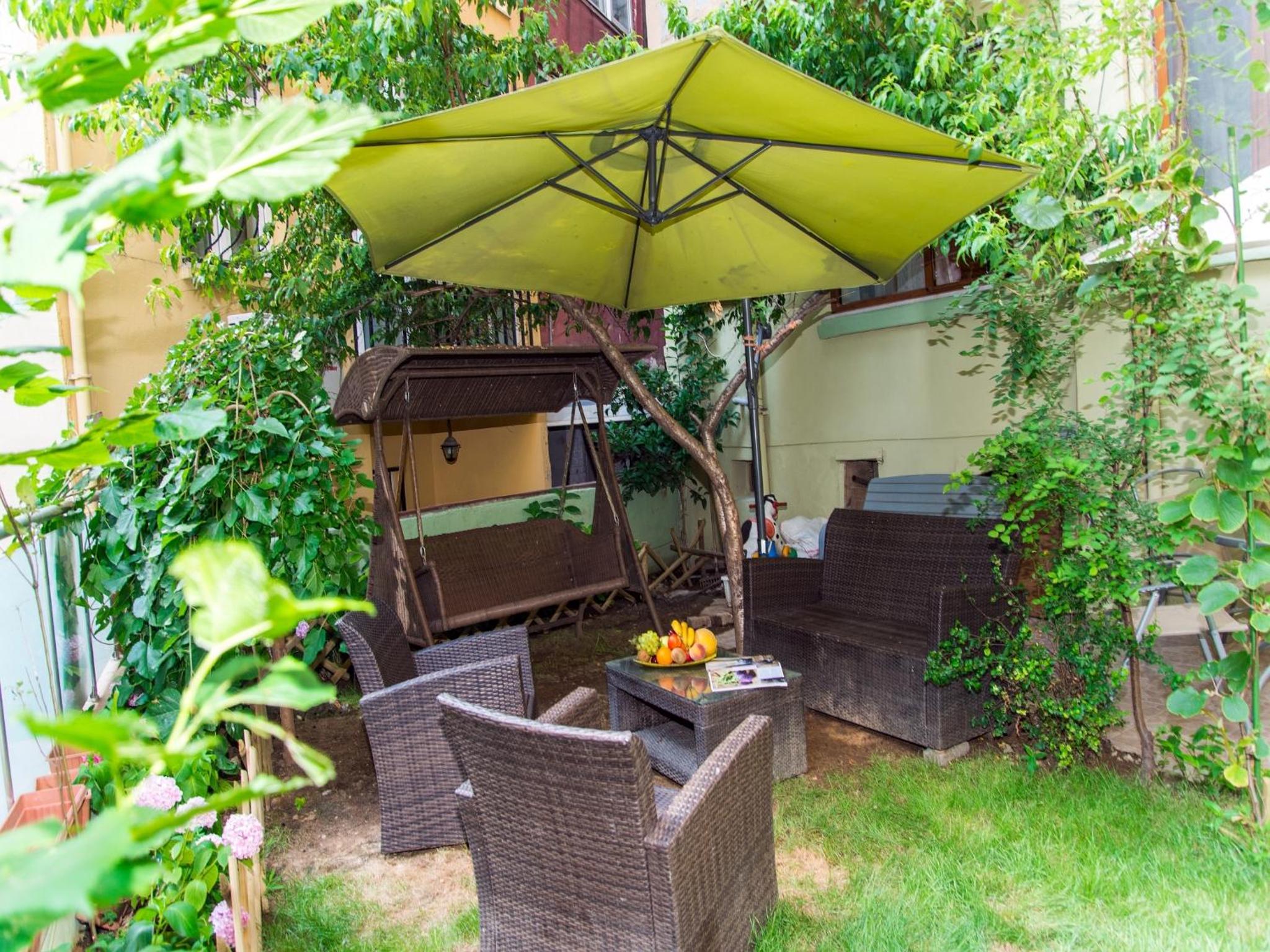 Apartment With Balcony And Garden photo 2
