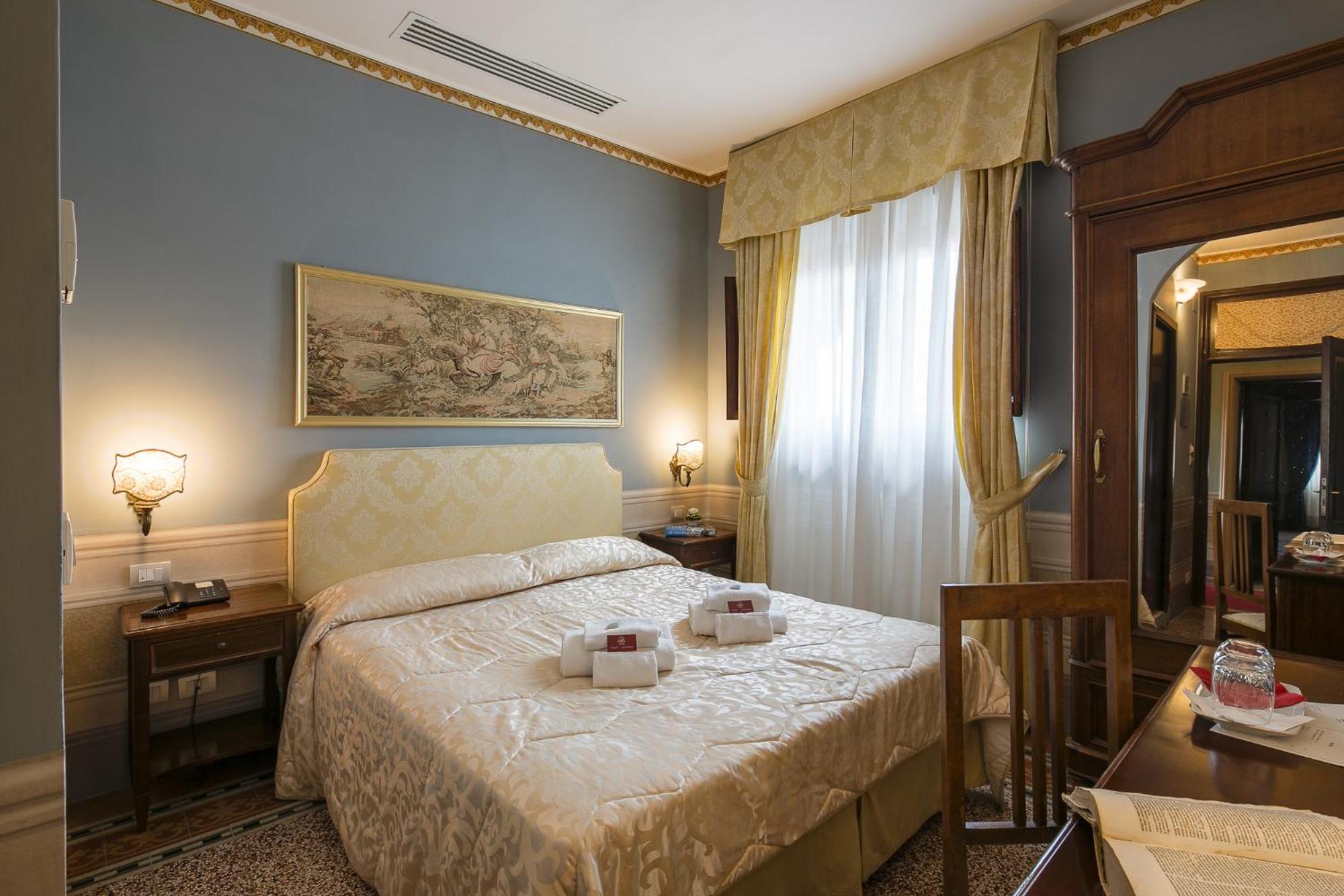 Double or Twin Room photo 2