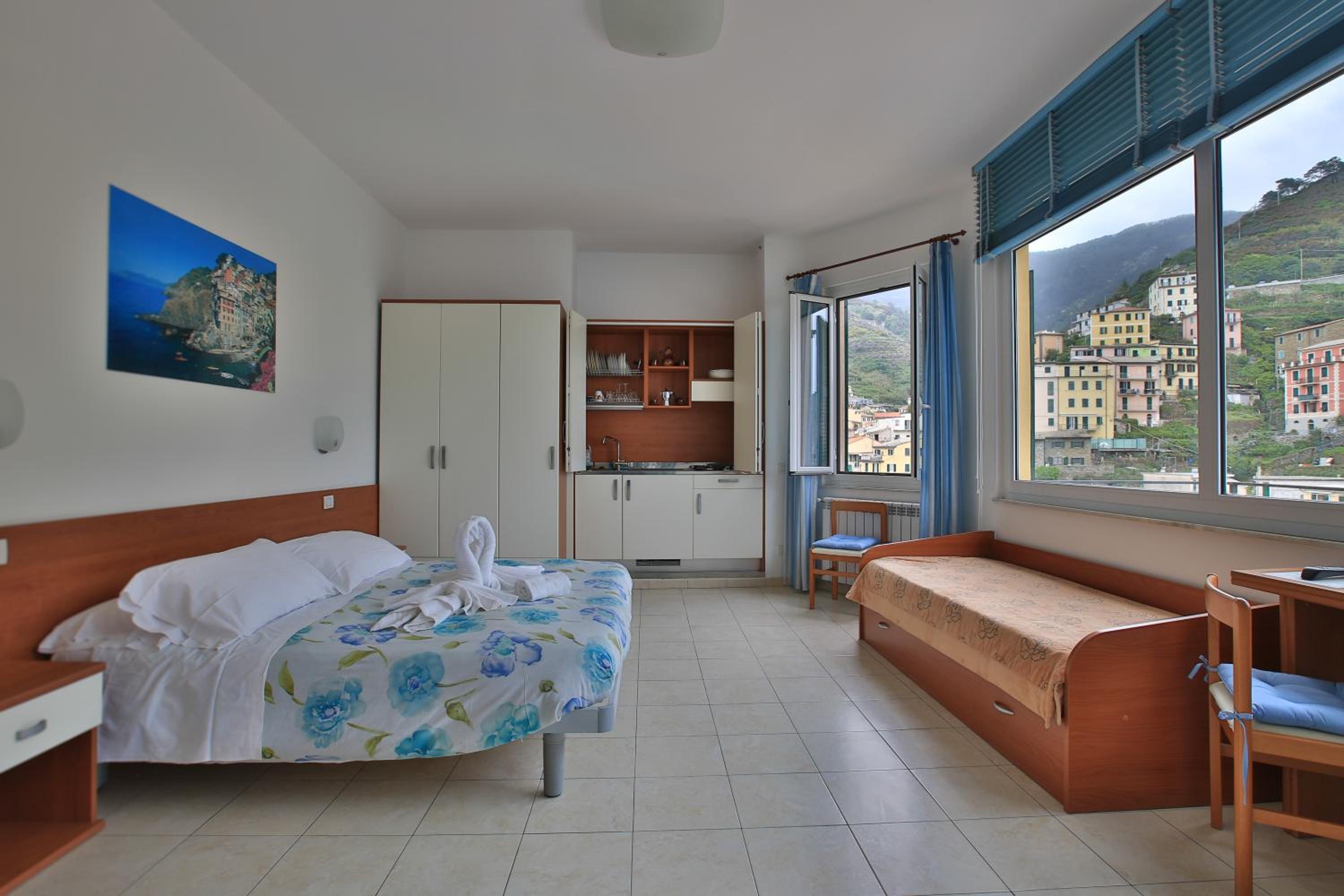 Quadruple Room with Sea View - Photo 11