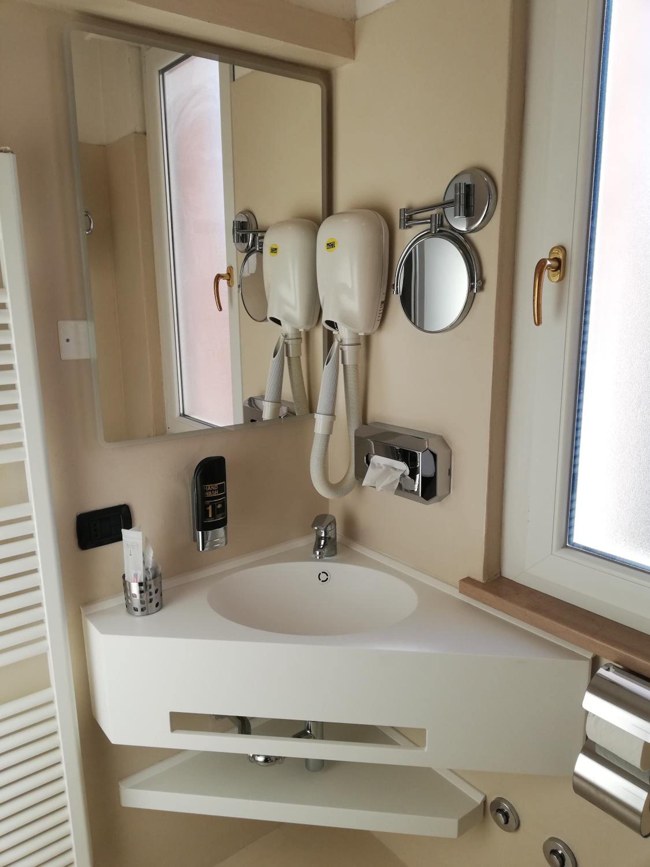 Double Room with Balcony - Photo 2
