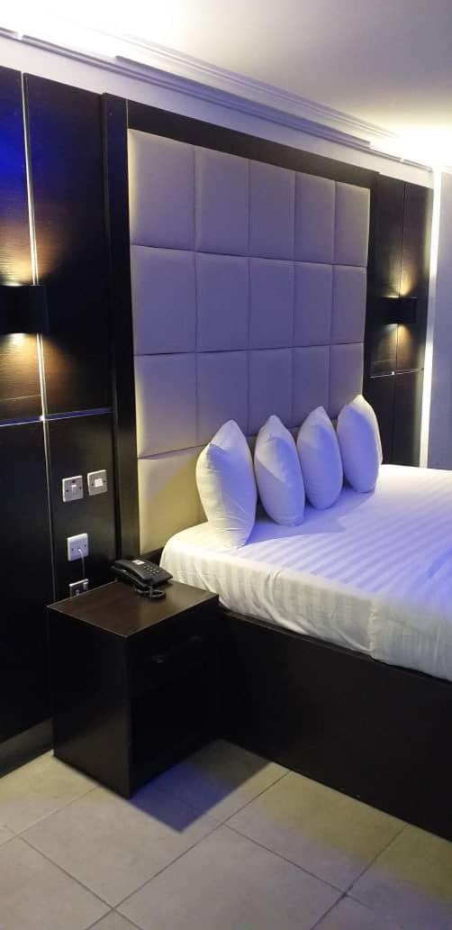 Executive Room photo 2