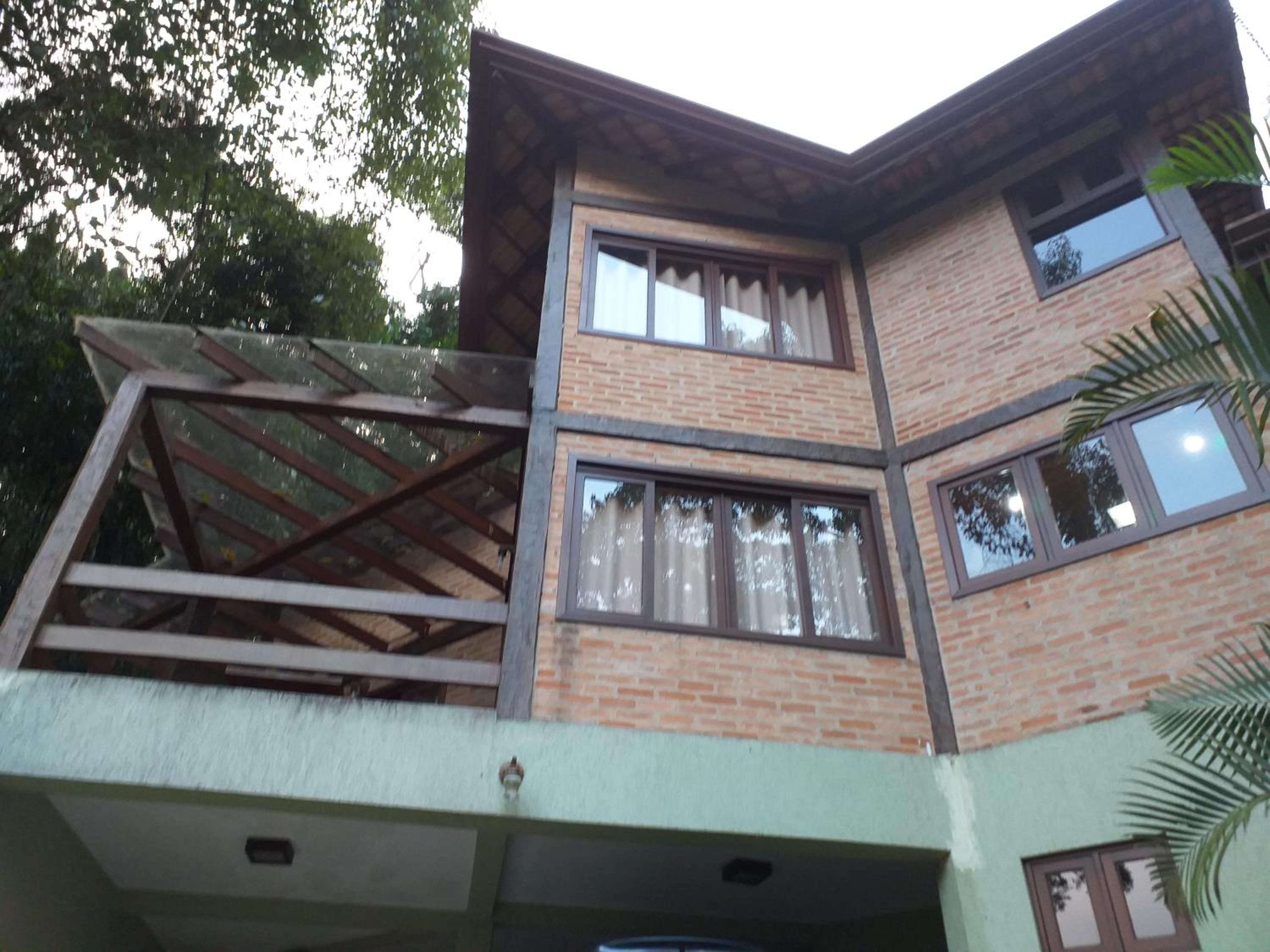 Six-Bedroom House photo 2
